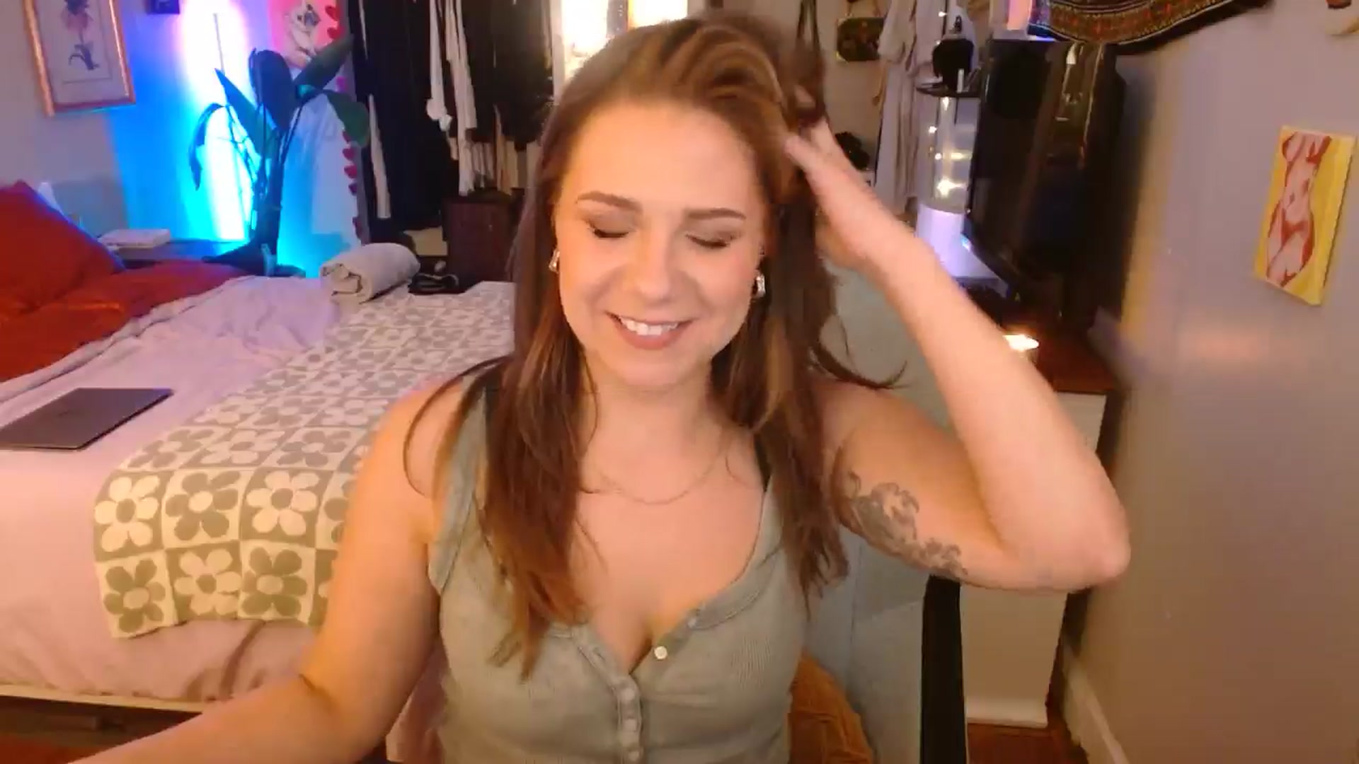 Gallery image thumbnail from Sweetestlilly's myfreecams stream on, 10/17/2024, 03:29 image 4 of 20