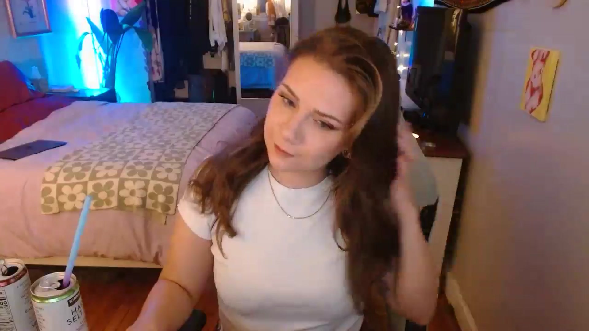 Gallery image thumbnail from Sweetestlilly's myfreecams stream on, 10/20/2024, 04:06 image 15 of 20