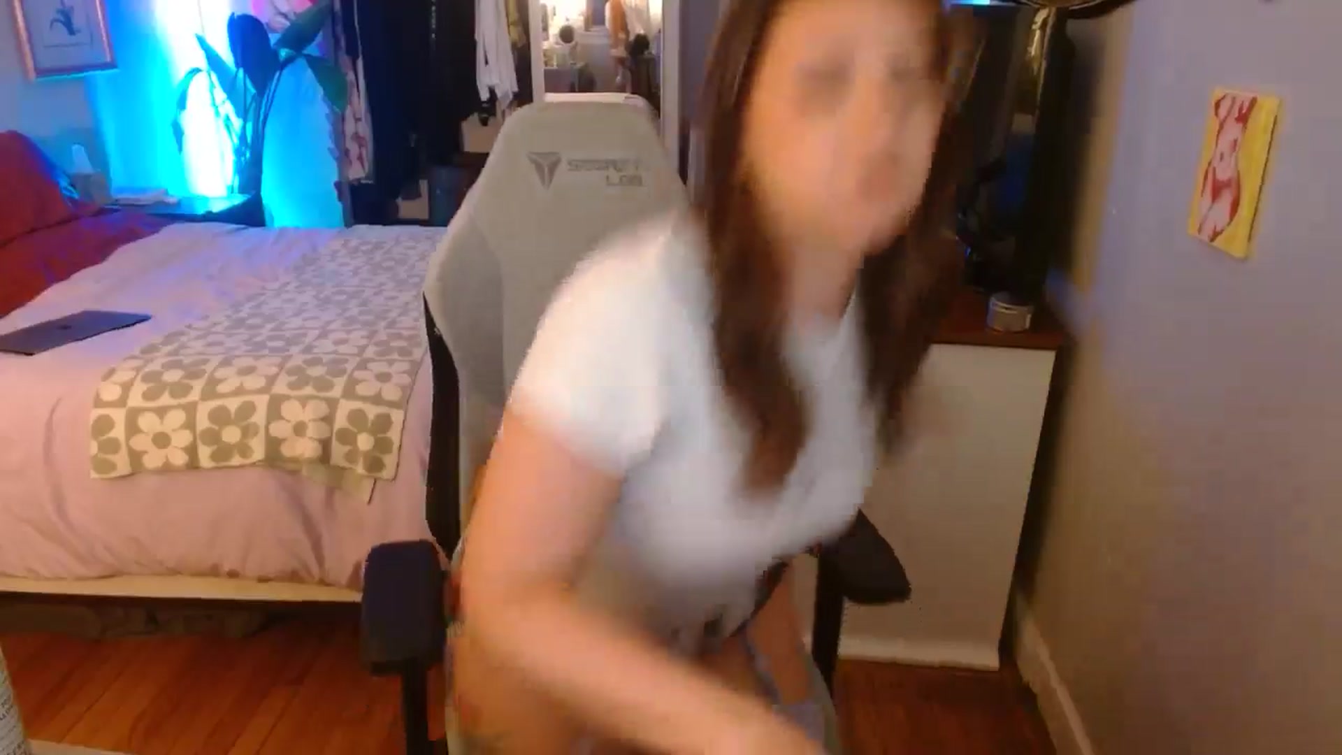 Gallery image thumbnail from Sweetestlilly's myfreecams stream on, 10/20/2024, 04:06 image 12 of 20