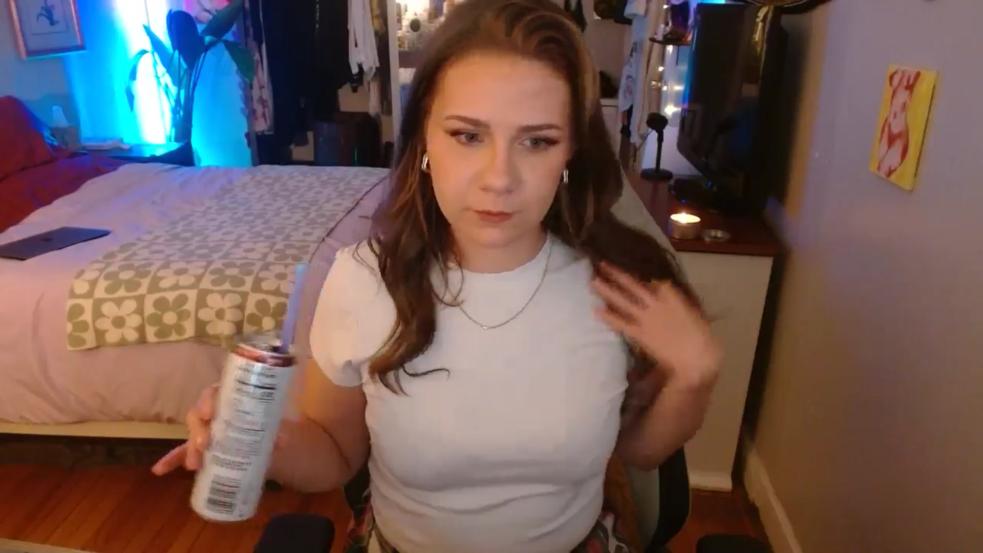 Gallery image thumbnail from Sweetestlilly's myfreecams stream on, 10/20/2024, 04:06 image 14 of 20