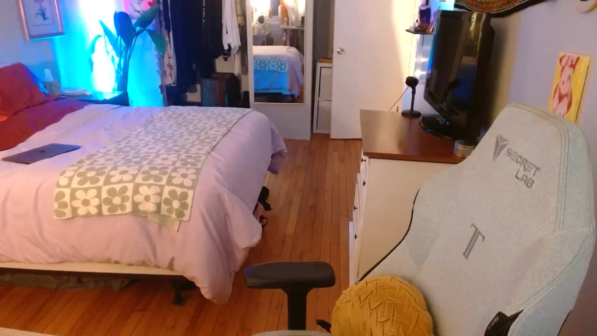 Gallery image thumbnail from Sweetestlilly's myfreecams stream on, 10/20/2024, 04:06 image 1 of 20