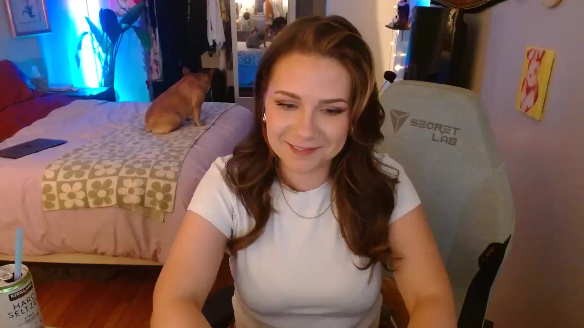 Gallery image thumbnail from Sweetestlilly's myfreecams stream on, 10/20/2024, 04:06 image 18 of 20