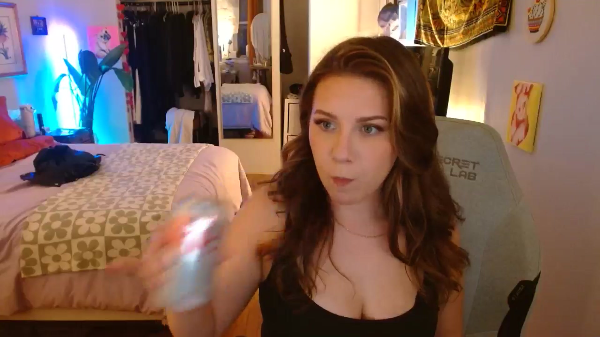 Gallery image thumbnail from Sweetestlilly's myfreecams stream on, 10/22/2024, 01:38 image 7 of 20
