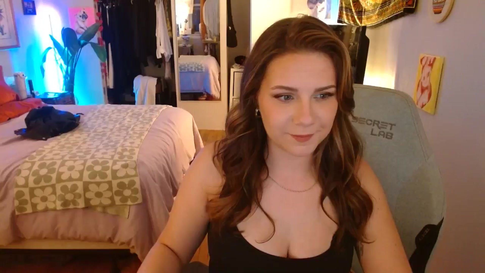 Gallery image thumbnail from Sweetestlilly's myfreecams stream on, 10/22/2024, 01:38 image 11 of 20
