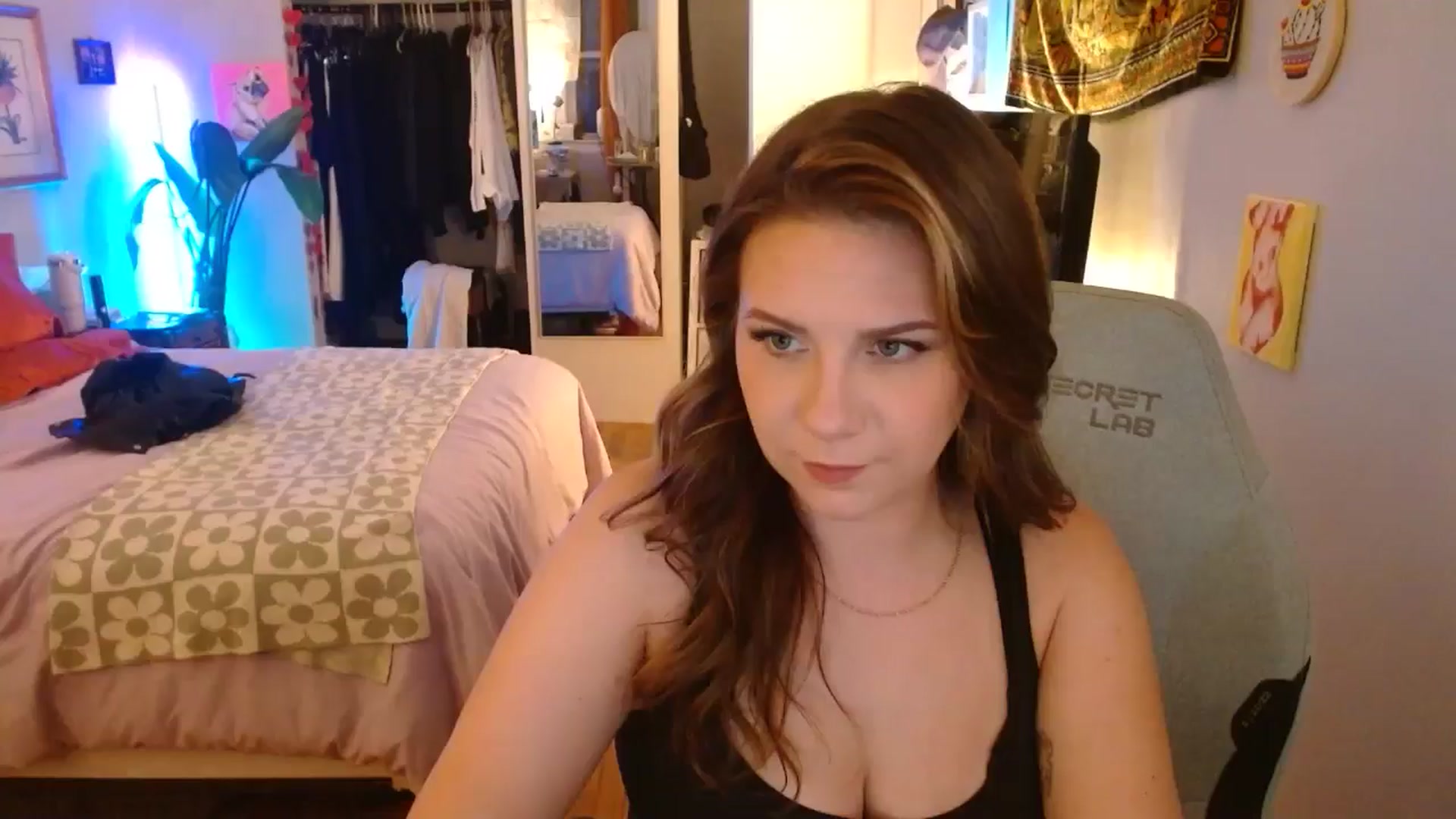 Gallery image thumbnail from Sweetestlilly's myfreecams stream on, 10/22/2024, 01:38 image 5 of 20