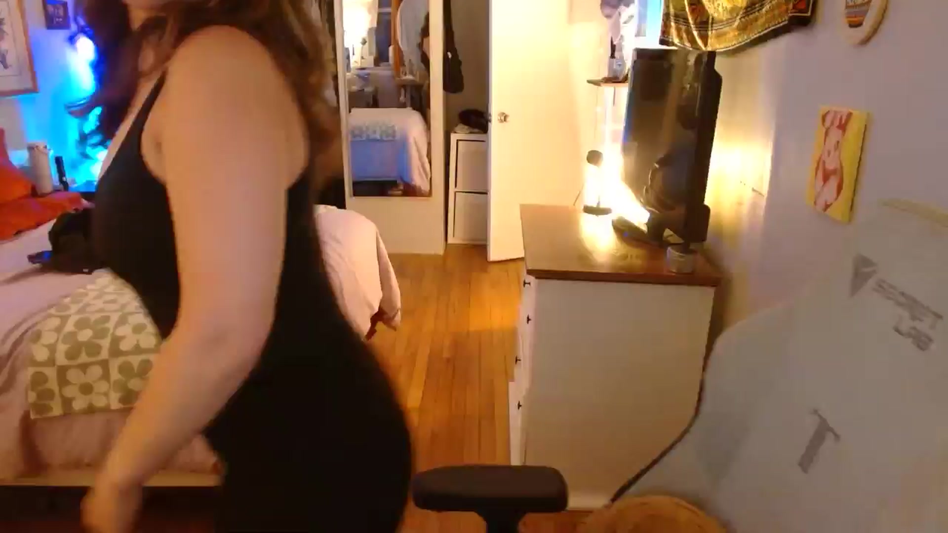 Gallery image thumbnail from Sweetestlilly's myfreecams stream on, 10/22/2024, 01:38 image 18 of 20