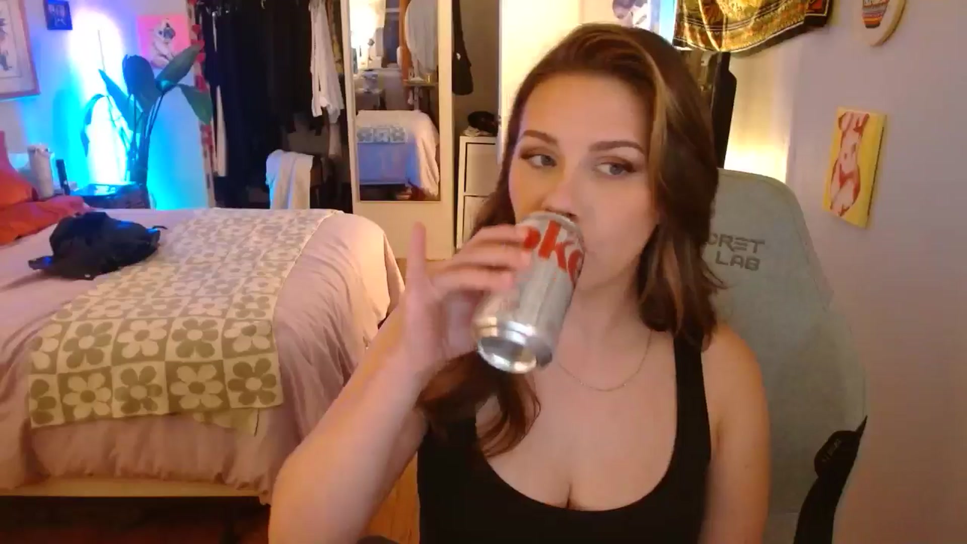 Gallery image thumbnail from Sweetestlilly's myfreecams stream on, 10/22/2024, 01:38 image 17 of 20