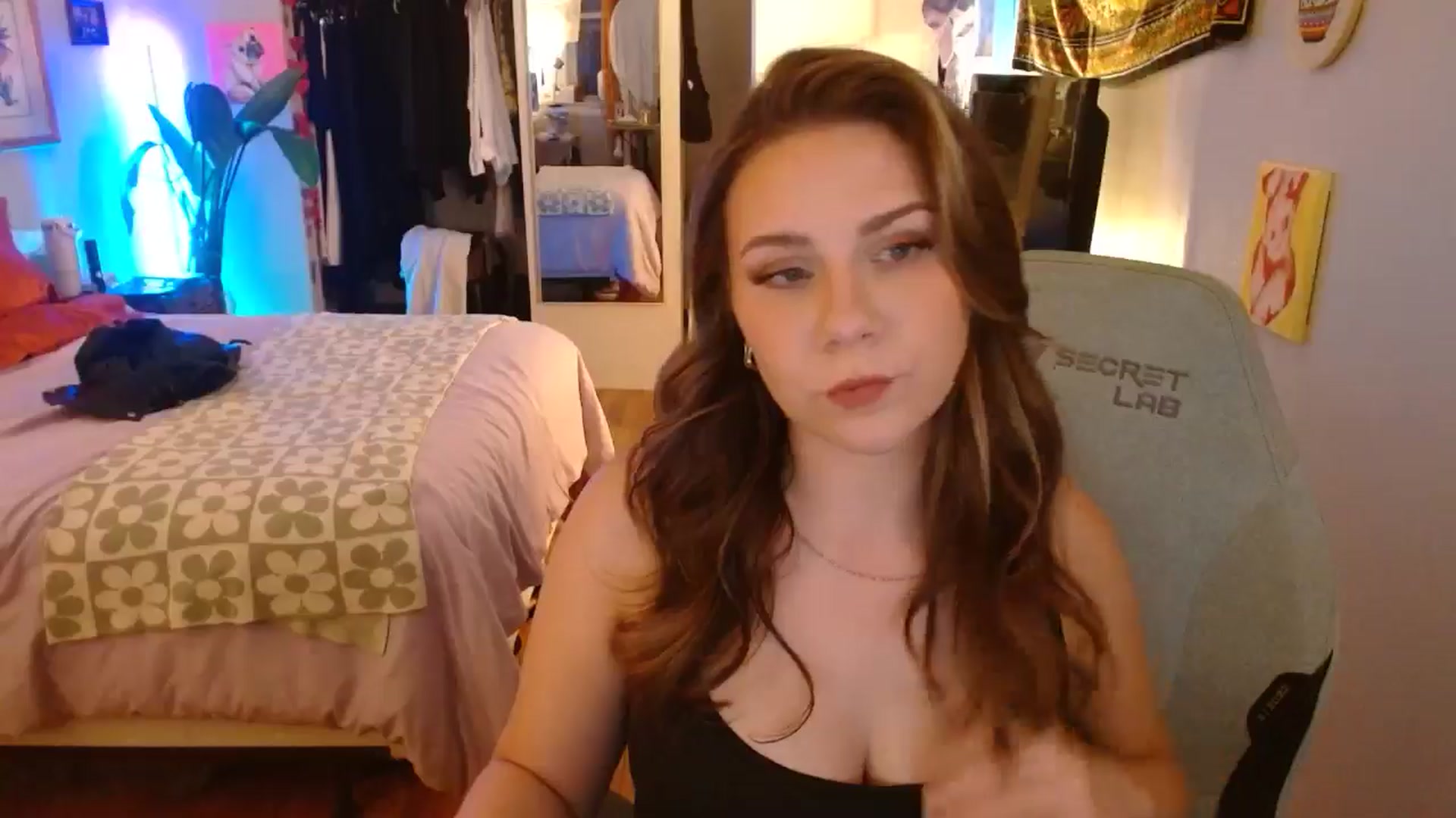 Gallery image thumbnail from Sweetestlilly's myfreecams stream on, 10/22/2024, 01:38 image 10 of 20