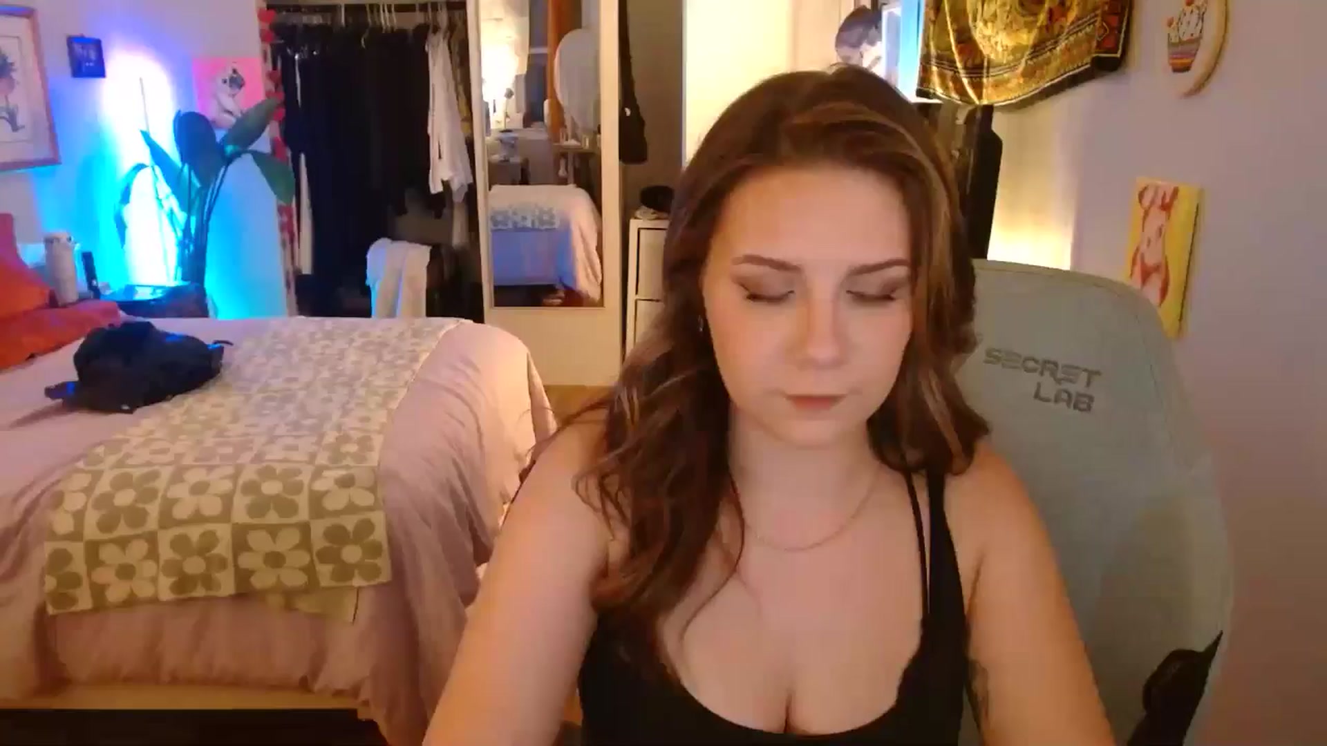 Gallery image thumbnail from Sweetestlilly's myfreecams stream on, 10/22/2024, 01:38 image 3 of 20