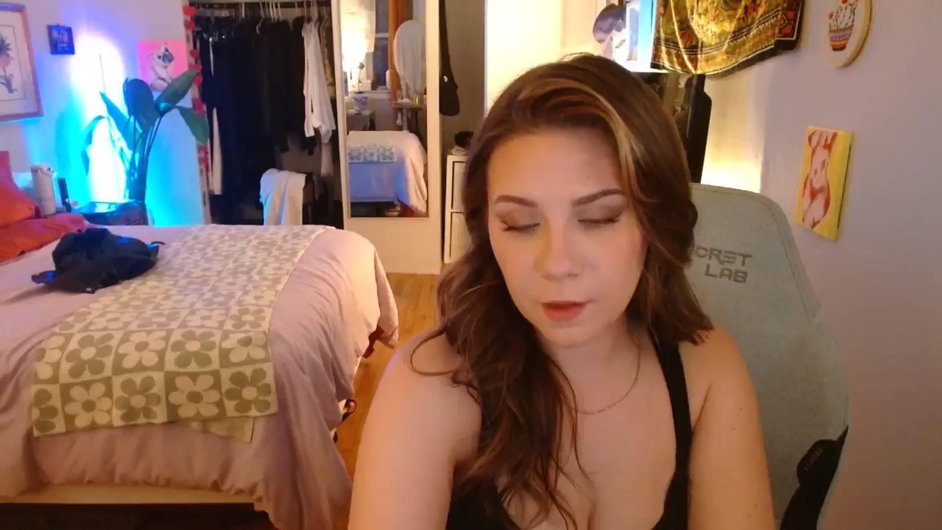 Gallery image thumbnail from Sweetestlilly's myfreecams stream on, 10/22/2024, 01:38 image 6 of 20