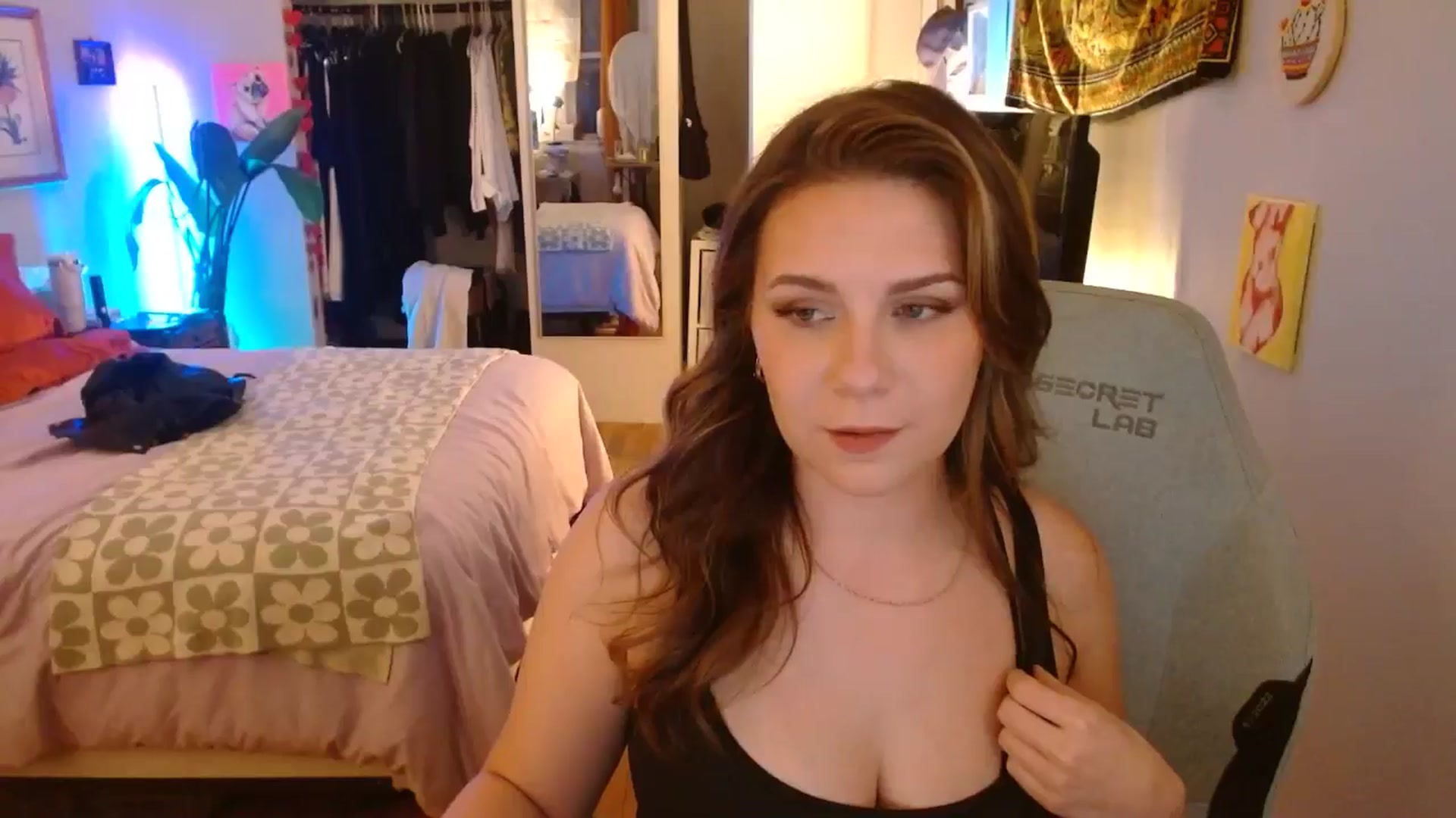 Gallery image thumbnail from Sweetestlilly's myfreecams stream on, 10/22/2024, 01:38 image 8 of 20