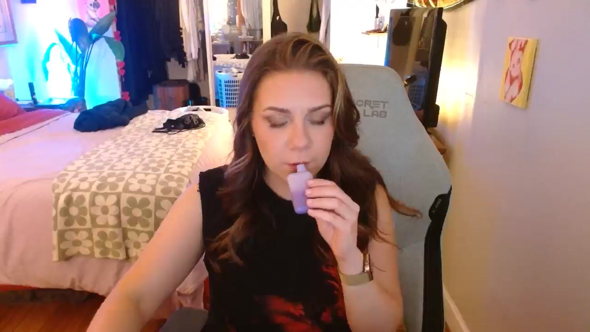 Gallery image thumbnail from Sweetestlilly's myfreecams stream on, 10/23/2024, 02:21 image 11 of 20