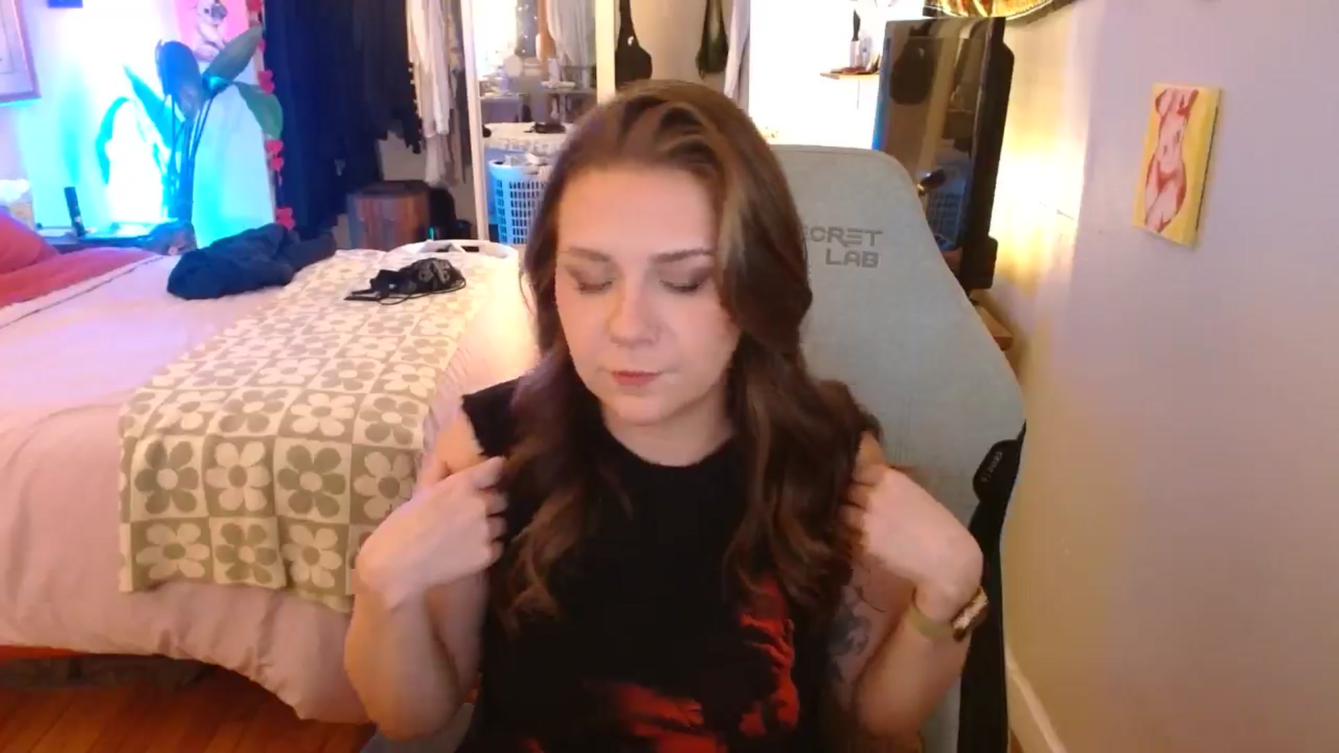 Gallery image thumbnail from Sweetestlilly's myfreecams stream on, 10/23/2024, 02:21 image 13 of 20