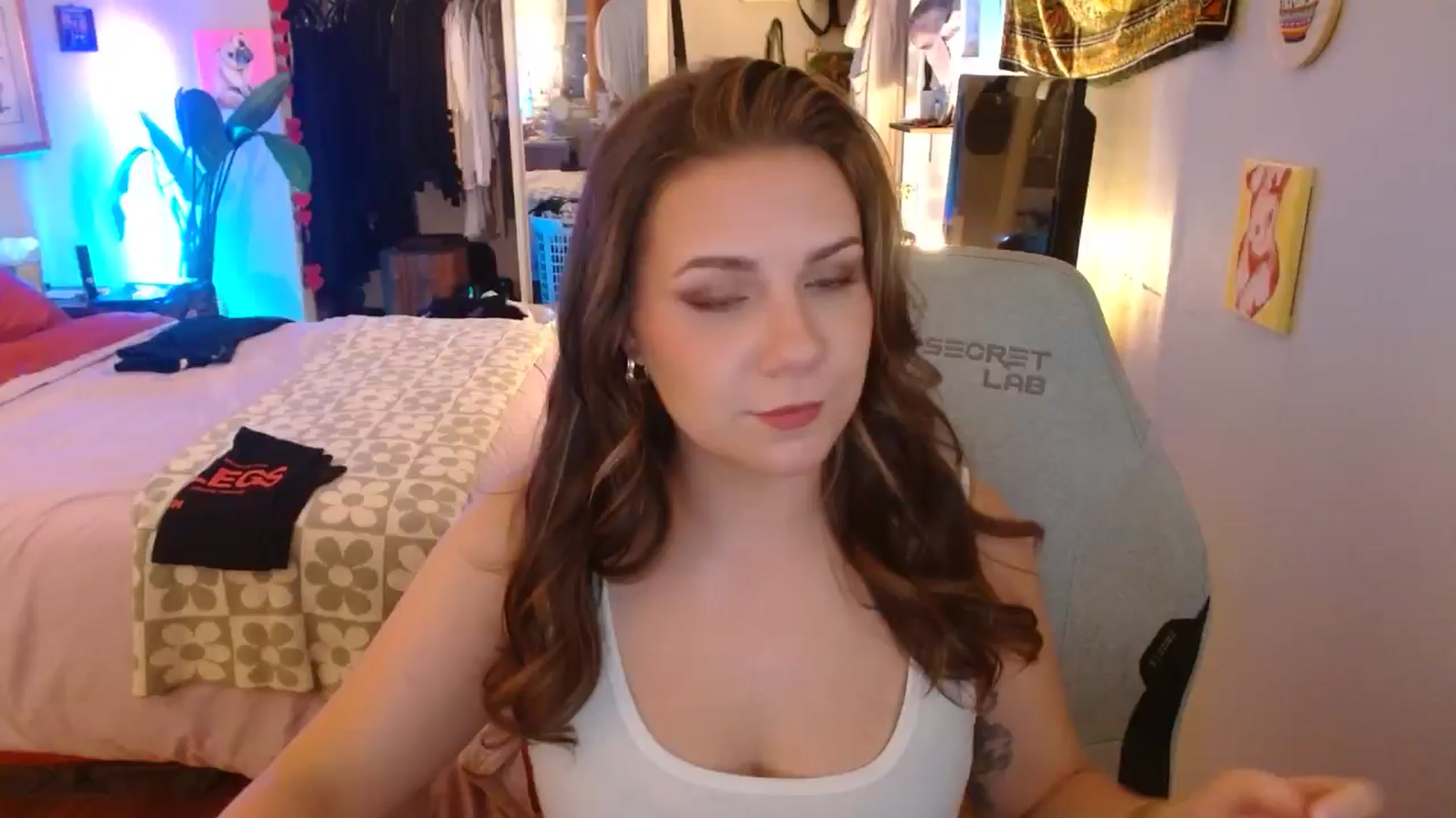 Gallery image thumbnail from Sweetestlilly's myfreecams stream on, 10/23/2024, 02:21 image 19 of 20