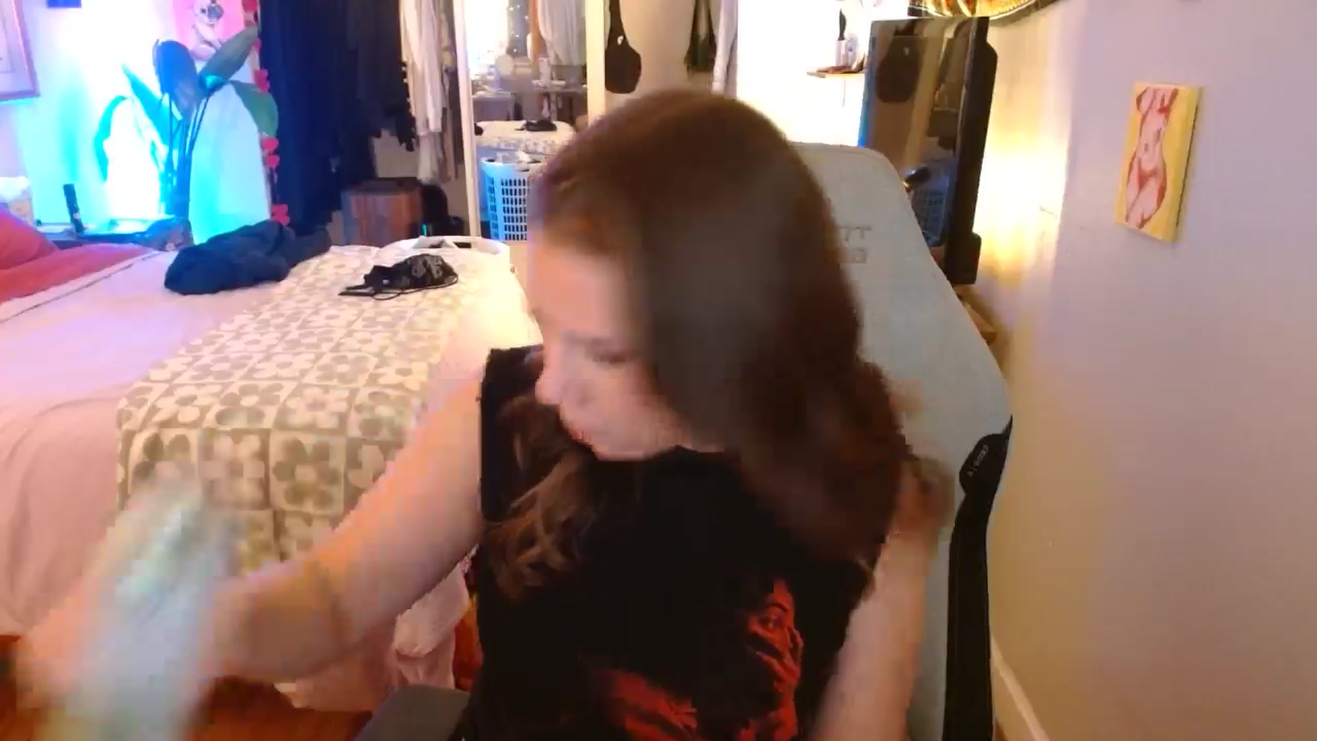 Gallery image thumbnail from Sweetestlilly's myfreecams stream on, 10/23/2024, 02:21 image 5 of 20