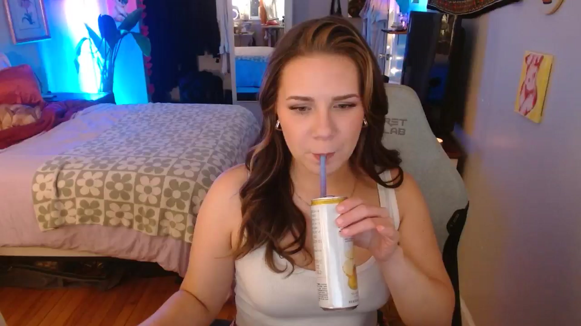 Gallery image thumbnail from Sweetestlilly's myfreecams stream on, 10/25/2024, 02:32 image 14 of 20