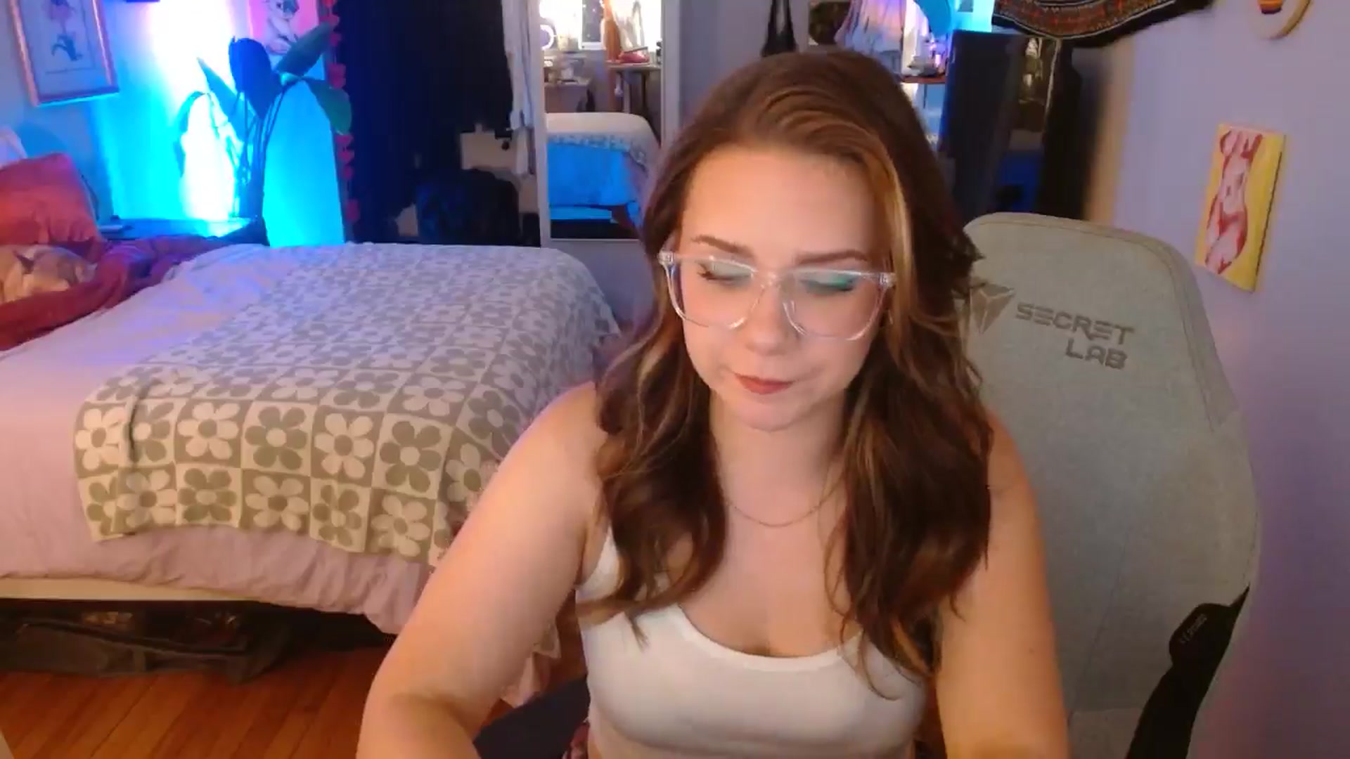 Gallery image thumbnail from Sweetestlilly's myfreecams stream on, 10/25/2024, 02:32 image 6 of 20