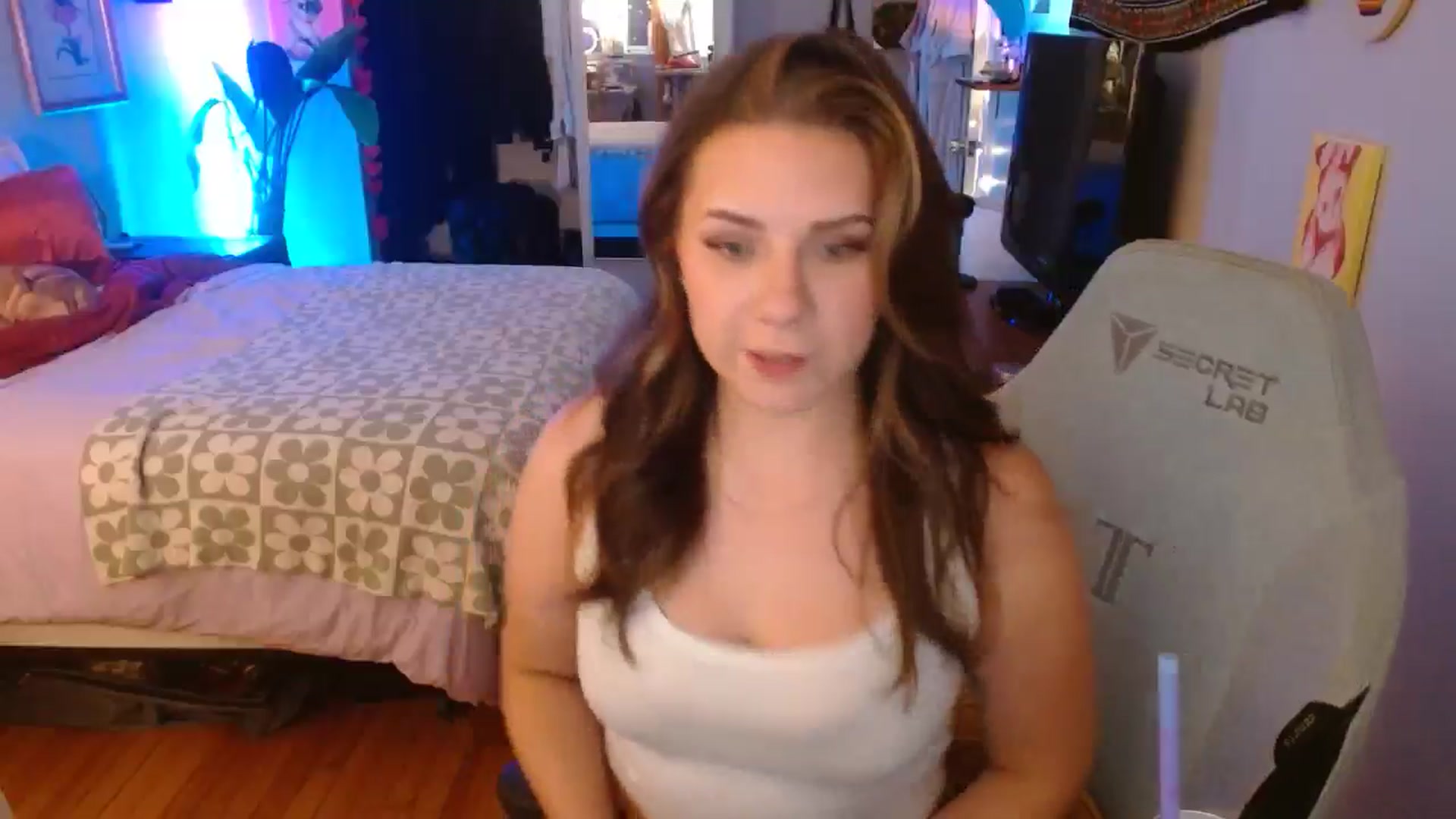 Gallery image thumbnail from Sweetestlilly's myfreecams stream on, 10/25/2024, 02:32 image 5 of 20