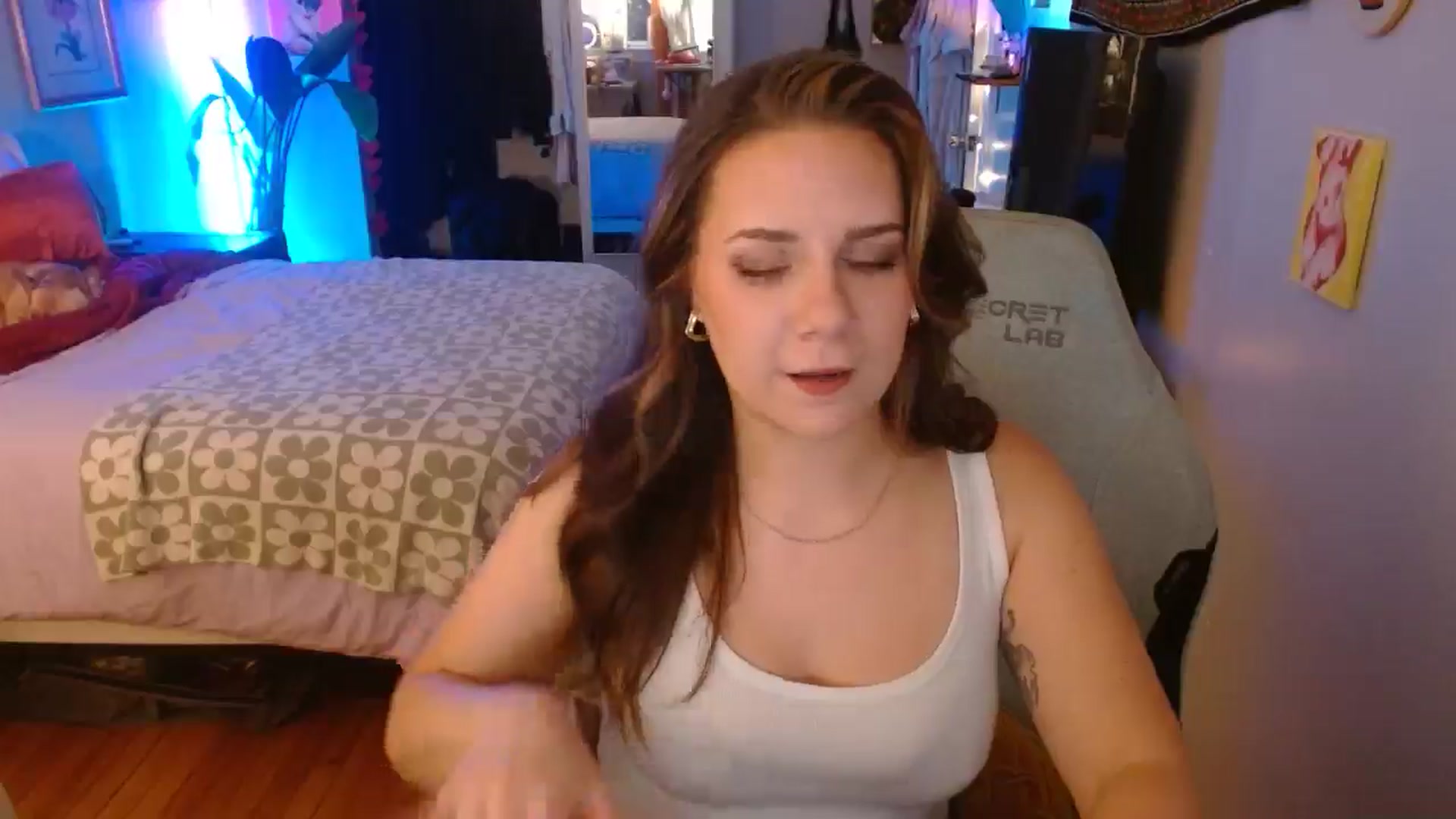 Gallery image thumbnail from Sweetestlilly's myfreecams stream on, 10/25/2024, 02:32 image 11 of 20