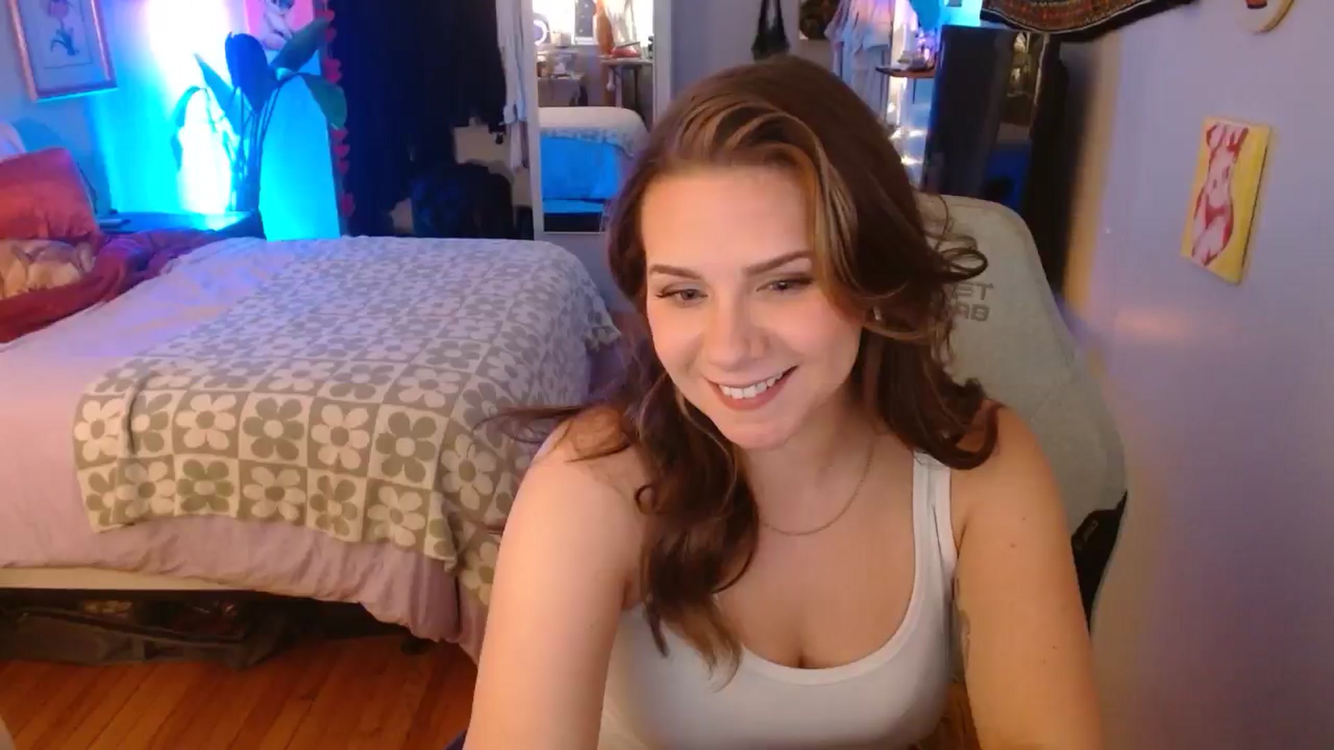 Gallery image thumbnail from Sweetestlilly's myfreecams stream on, 10/25/2024, 02:32 image 8 of 20