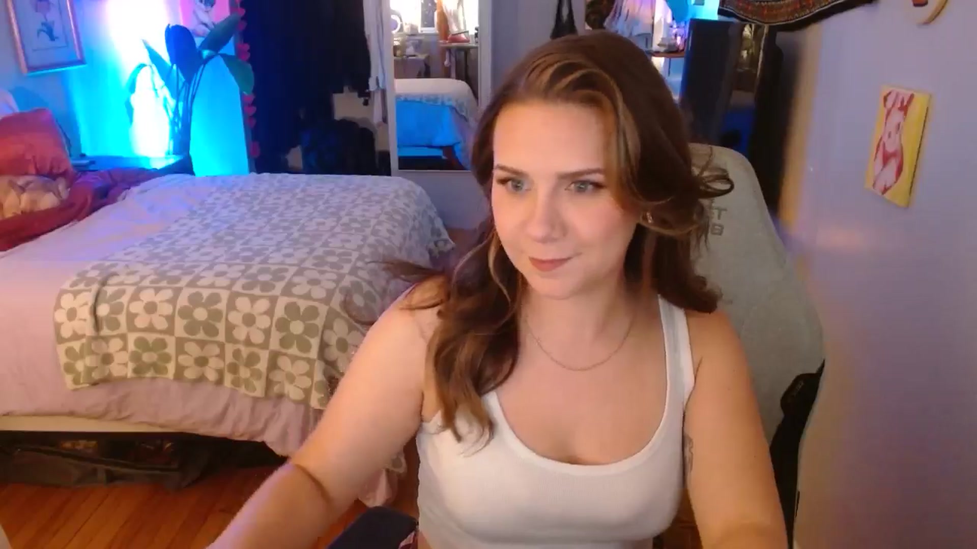Gallery image thumbnail from Sweetestlilly's myfreecams stream on, 10/25/2024, 02:32 image 7 of 20
