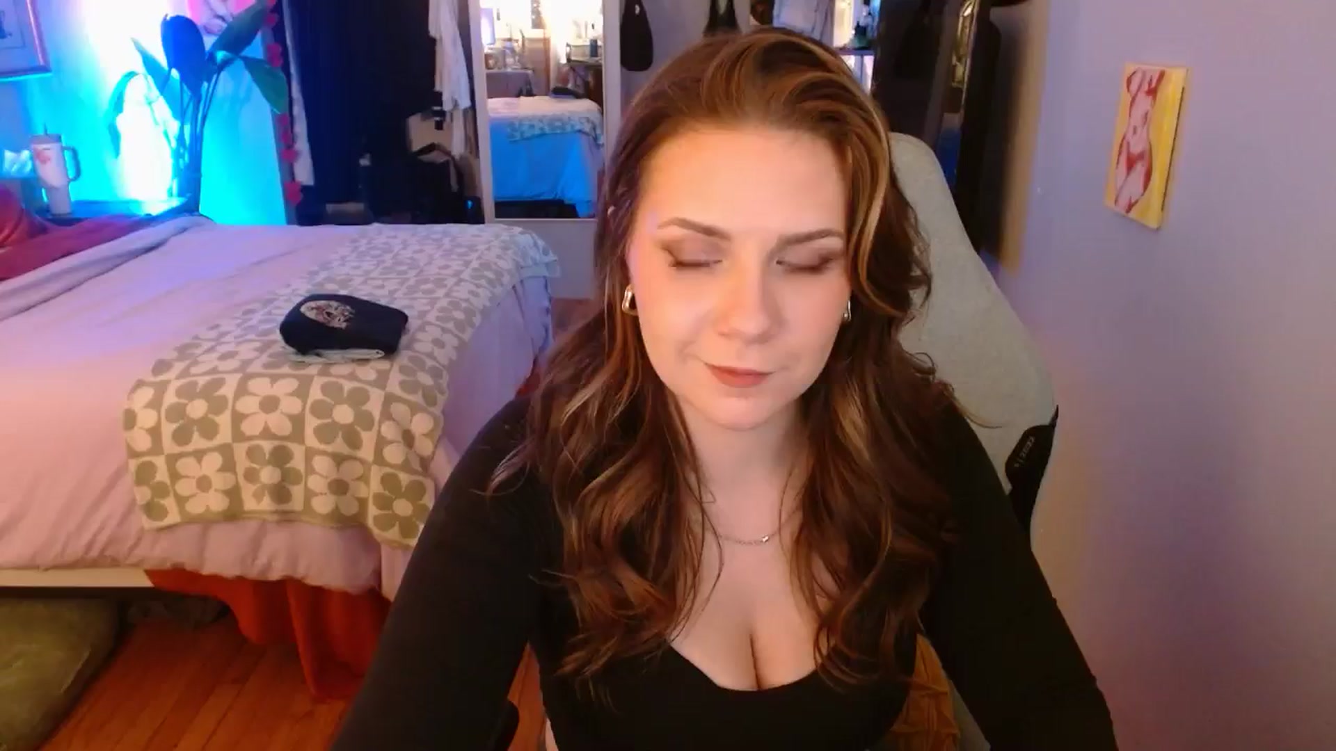 Gallery image thumbnail from Sweetestlilly's myfreecams stream on, 10/28/2024, 02:16 image 18 of 20