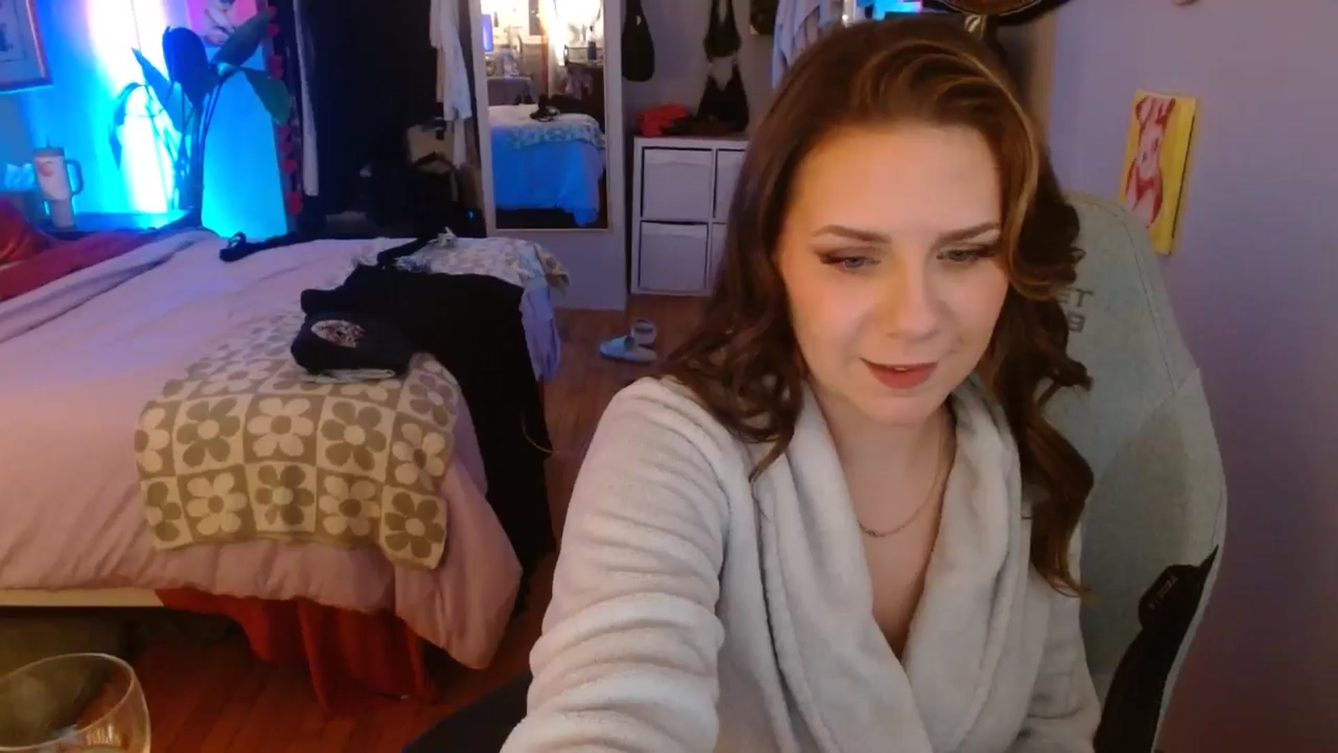Gallery image thumbnail from Sweetestlilly's myfreecams stream on, 10/28/2024, 02:16 image 2 of 20
