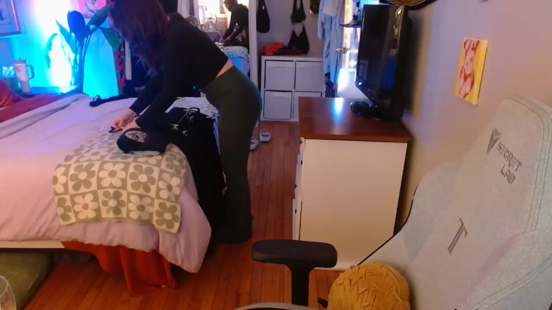 Gallery image thumbnail from Sweetestlilly's myfreecams stream on, 10/28/2024, 02:16 image 9 of 20