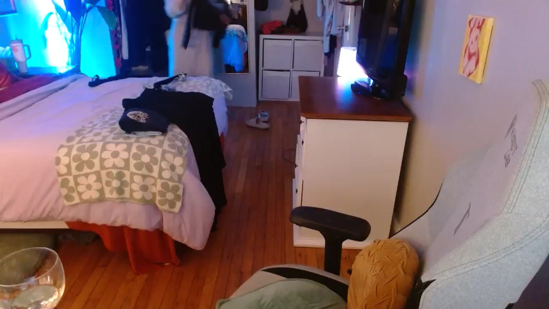 Gallery image thumbnail from Sweetestlilly's myfreecams stream on, 10/28/2024, 02:16 image 1 of 20