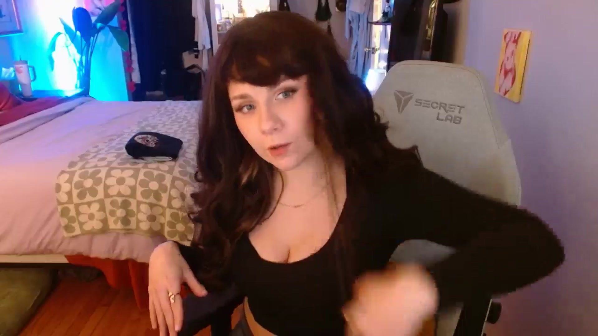 Gallery image thumbnail from Sweetestlilly's myfreecams stream on, 10/28/2024, 02:16 image 16 of 20