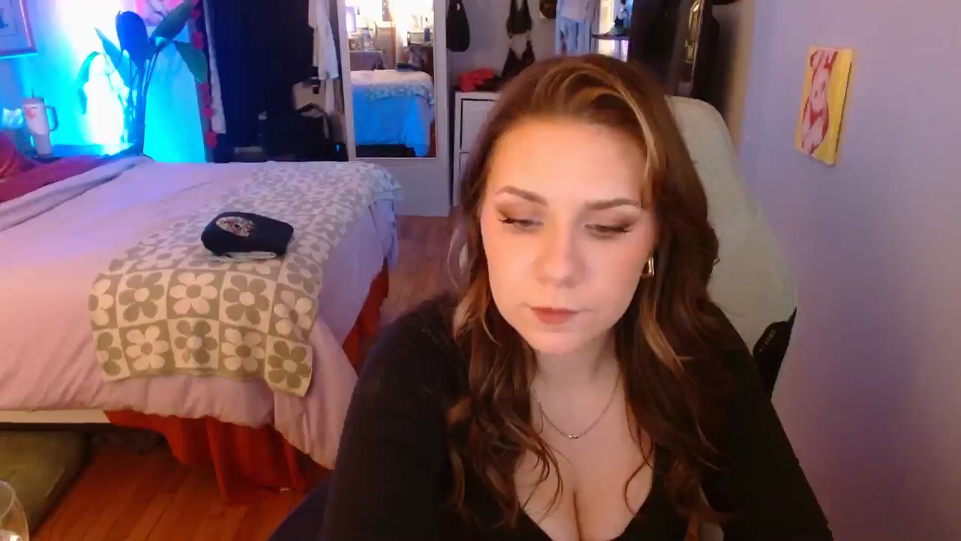 Gallery image thumbnail from Sweetestlilly's myfreecams stream on, 10/28/2024, 02:16 image 10 of 20