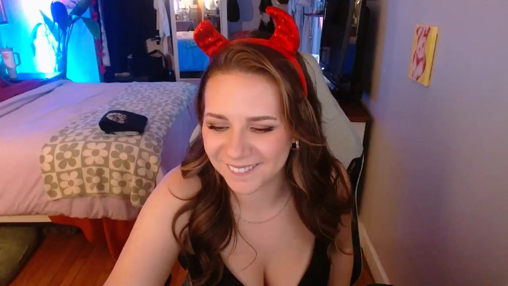 Gallery image thumbnail from Sweetestlilly's myfreecams stream on, 10/28/2024, 03:43 image 7 of 20