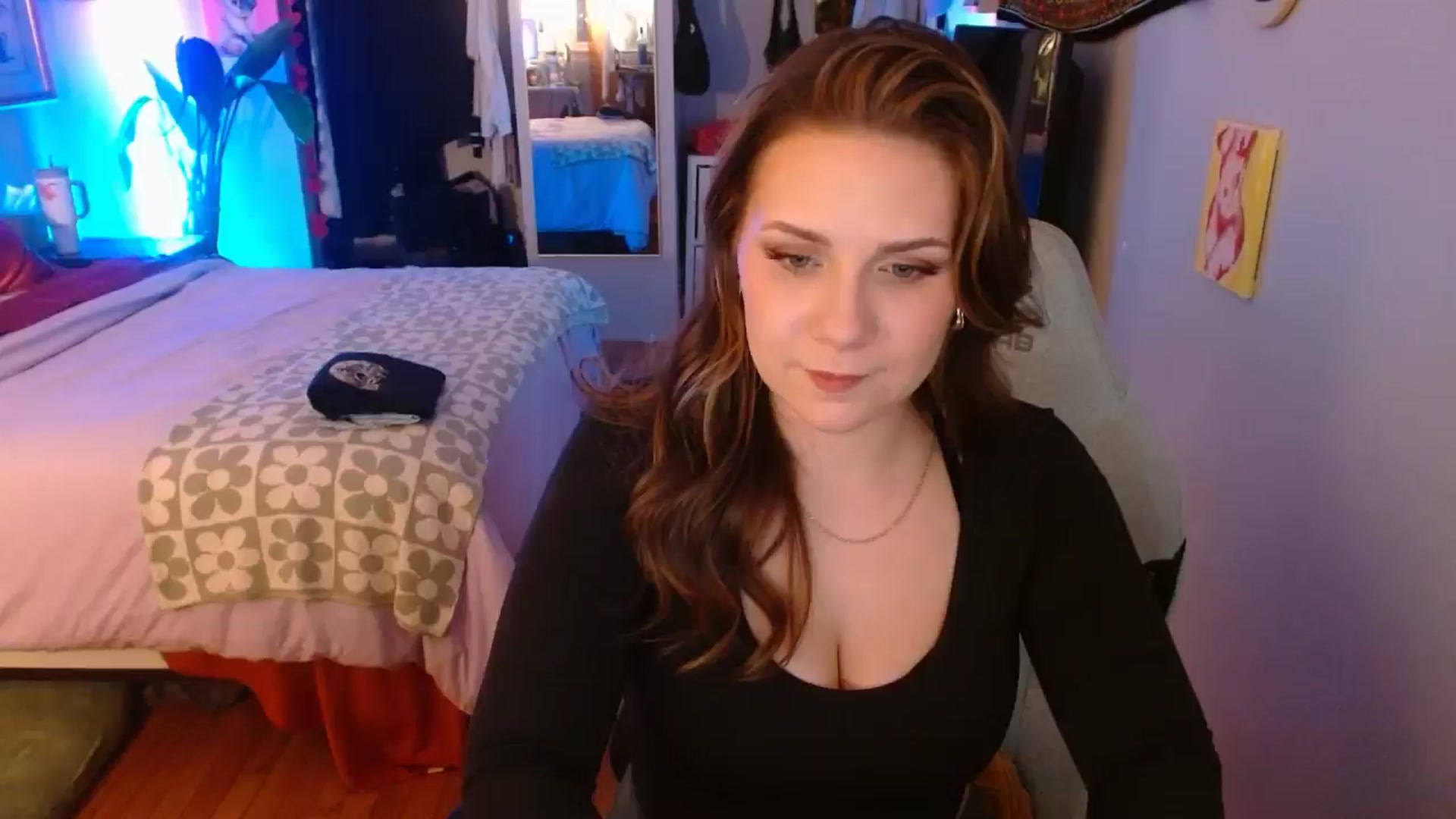 Gallery image thumbnail from Sweetestlilly's myfreecams stream on, 10/28/2024, 03:43 image 1 of 20
