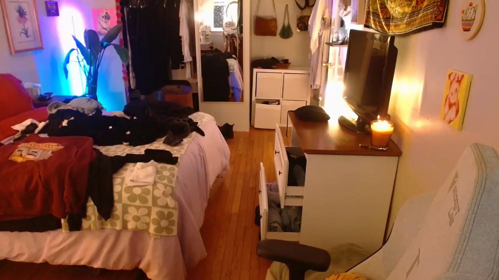 Gallery image thumbnail from Sweetestlilly's myfreecams stream on, 10/31/2024, 04:21 image 13 of 20