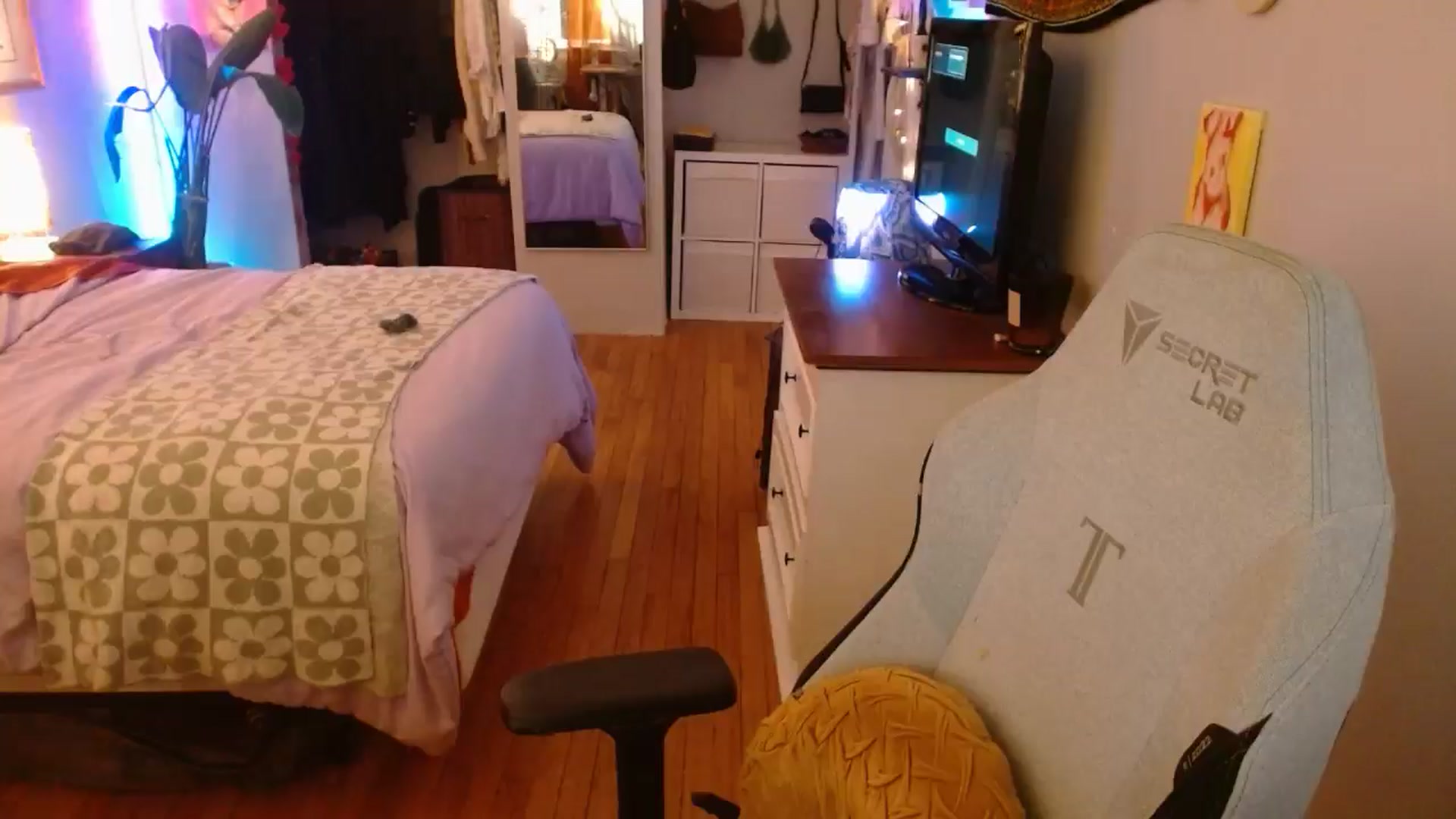 Gallery image thumbnail from Sweetestlilly's myfreecams stream on, 11/24/2024, 04:10 image 8 of 20