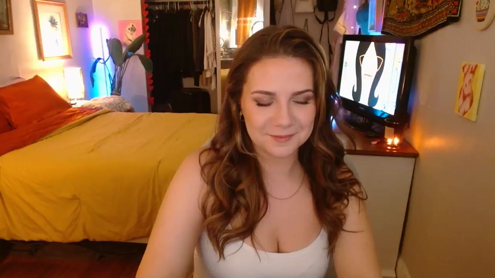 Gallery image thumbnail from Sweetestlilly's myfreecams stream on, 11/26/2024, 03:07 image 8 of 20