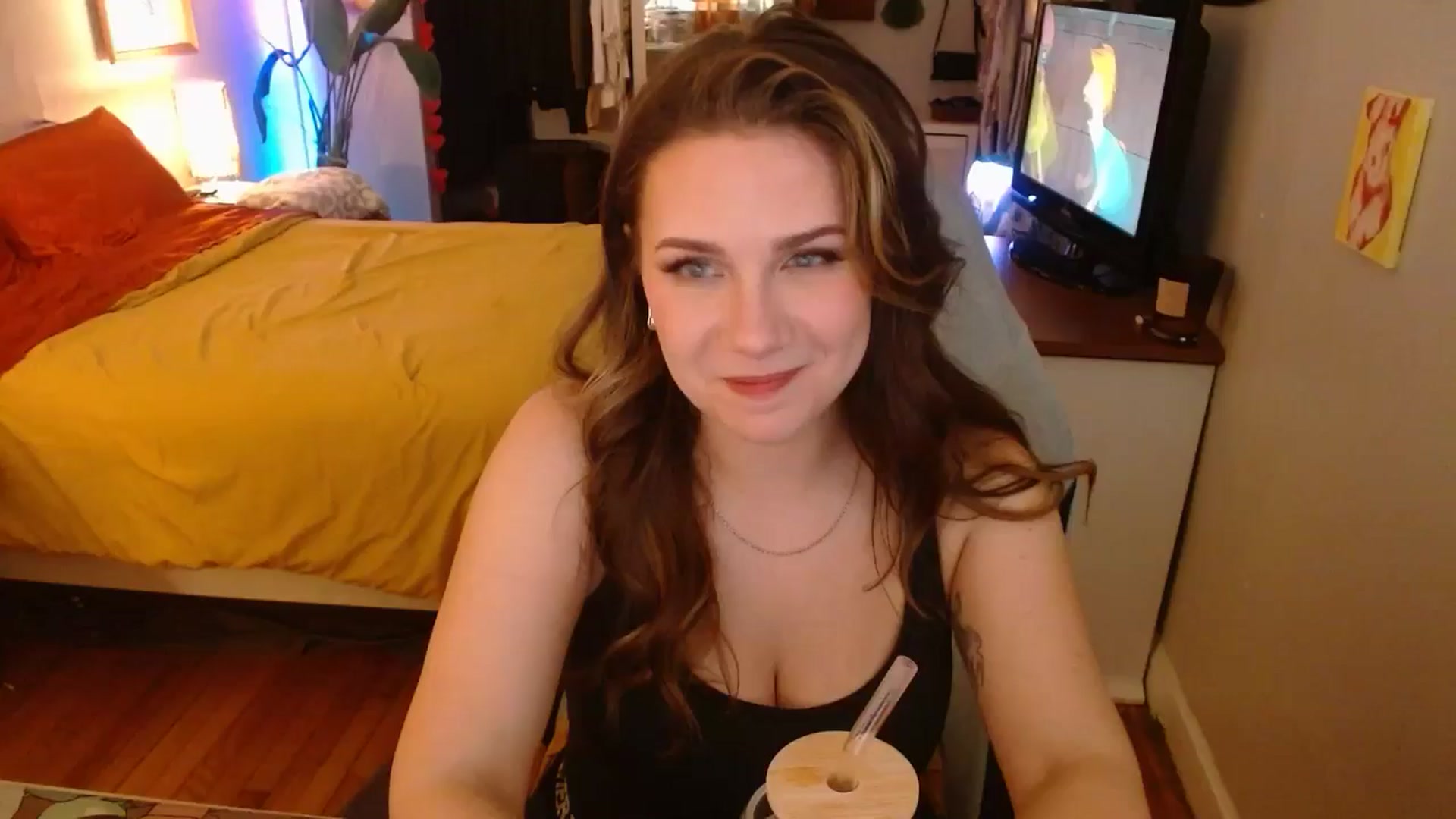 Gallery image thumbnail from Sweetestlilly's myfreecams stream on, 11/27/2024, 04:48 image 9 of 20