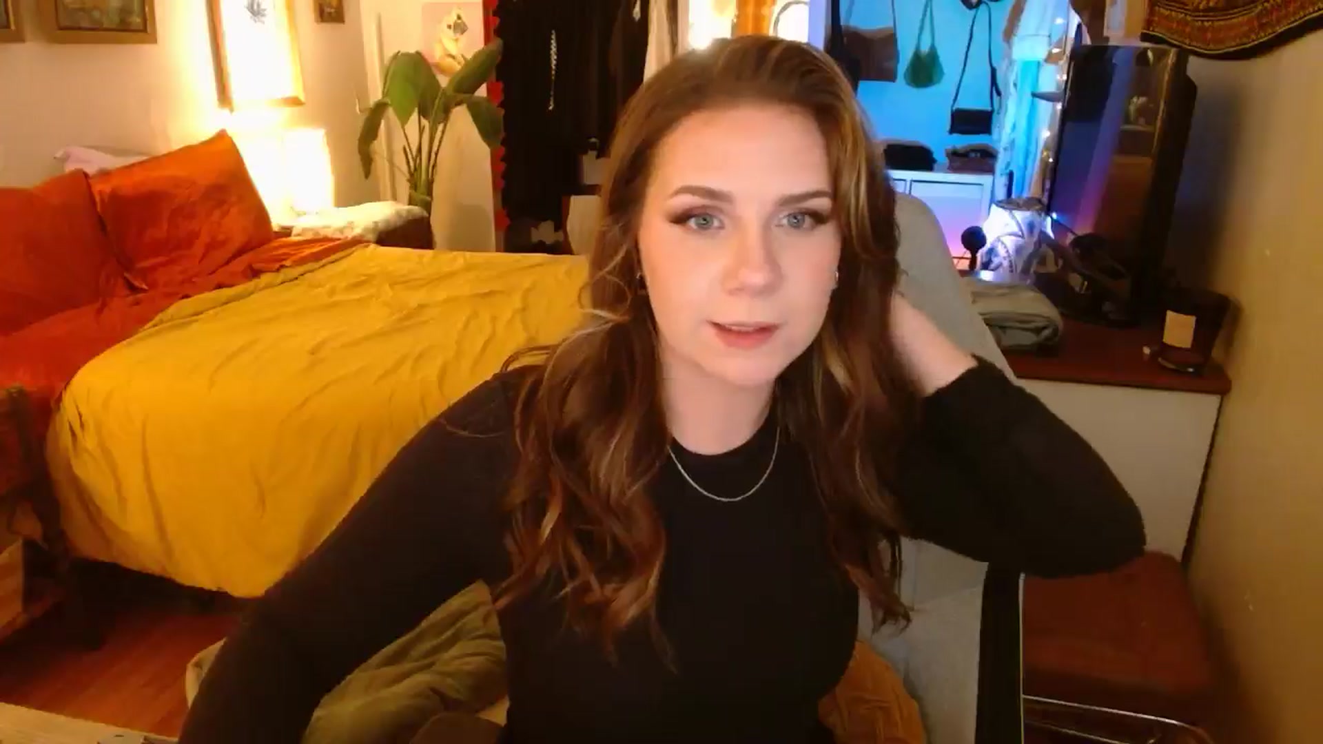 Gallery image thumbnail from Sweetestlilly's myfreecams stream on, 11/28/2024, 02:59 image 5 of 20