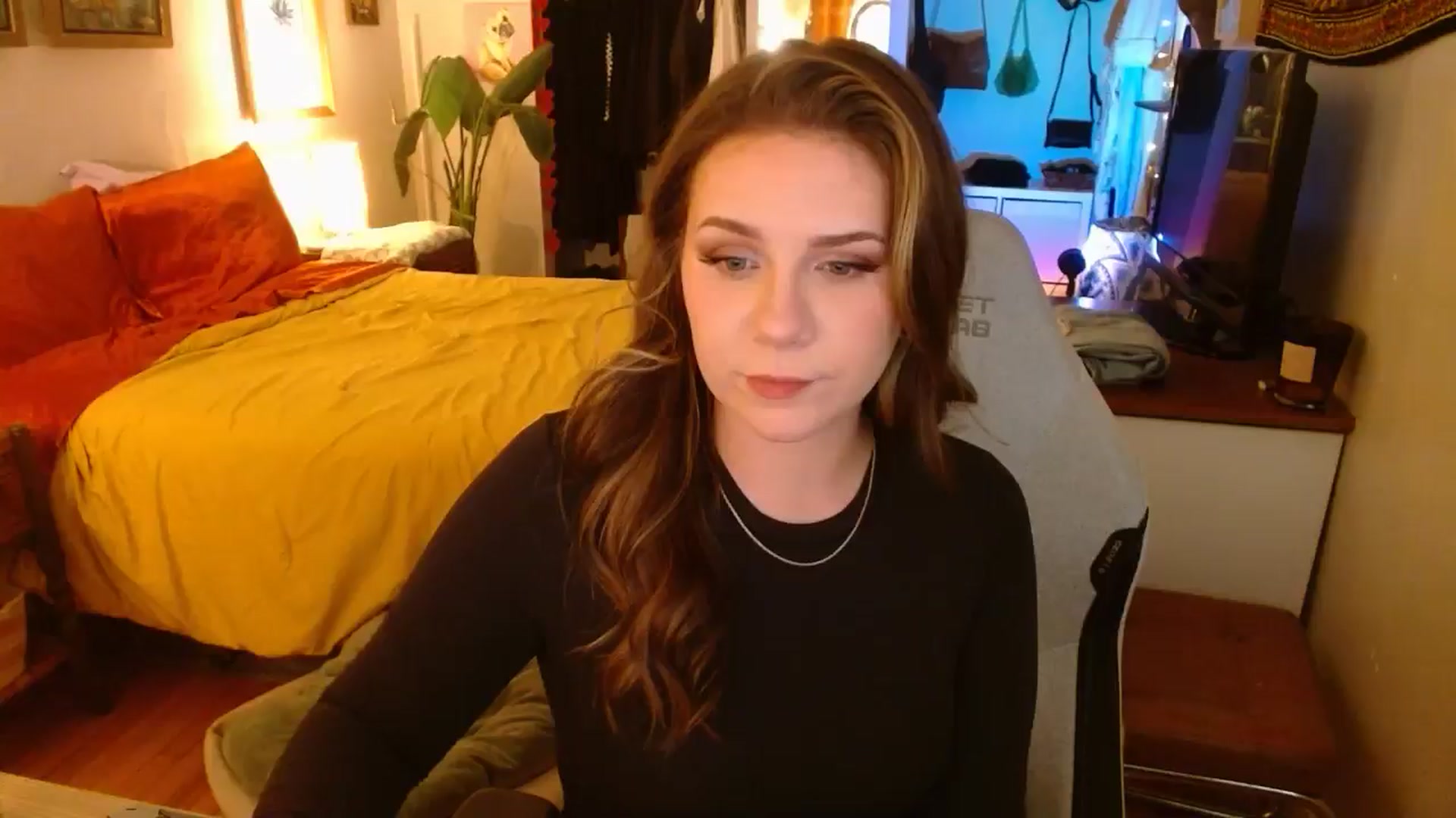 Gallery image thumbnail from Sweetestlilly's myfreecams stream on, 11/28/2024, 02:59 image 4 of 20