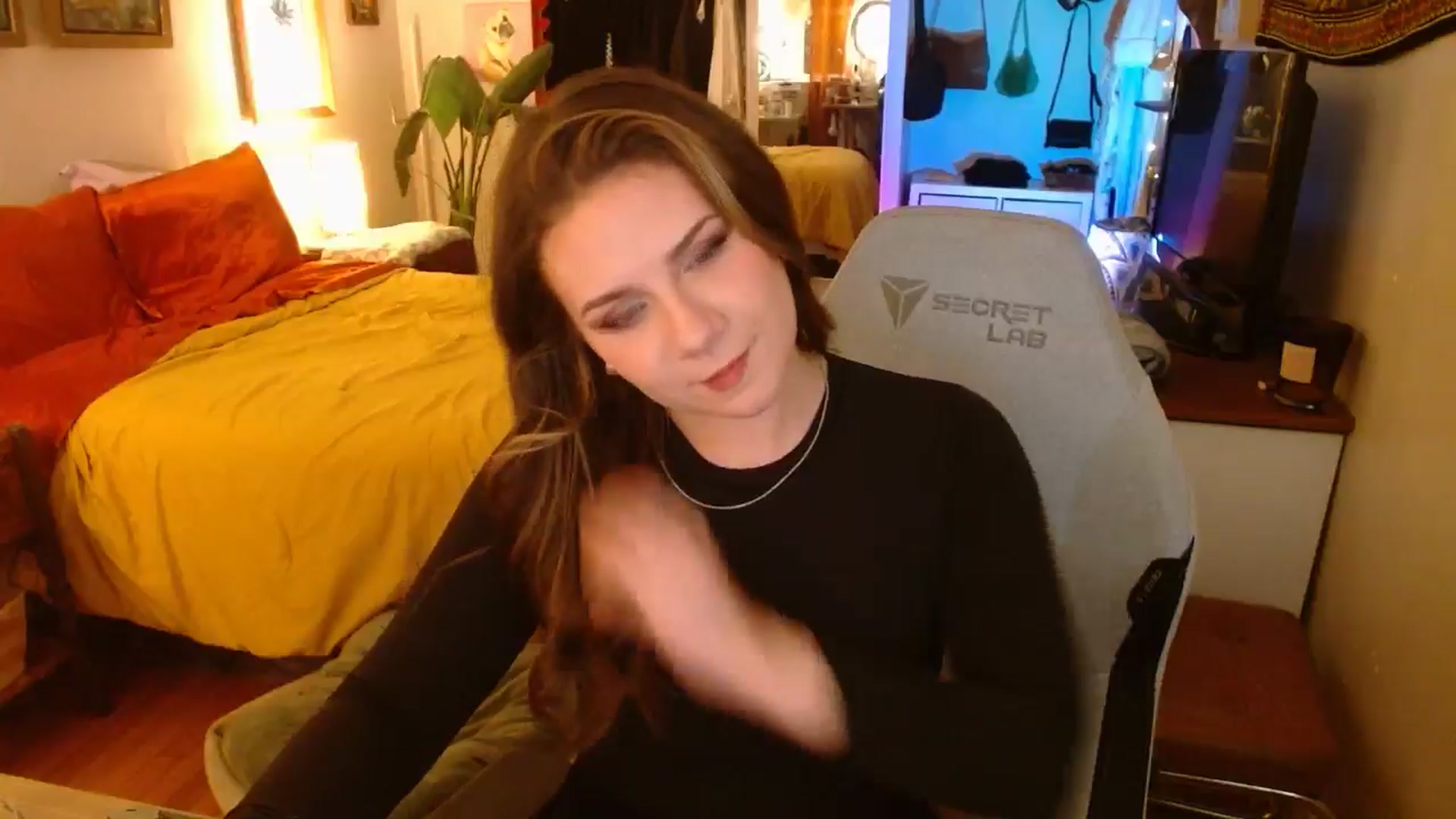 Gallery image thumbnail from Sweetestlilly's myfreecams stream on, 11/28/2024, 02:59 image 3 of 20