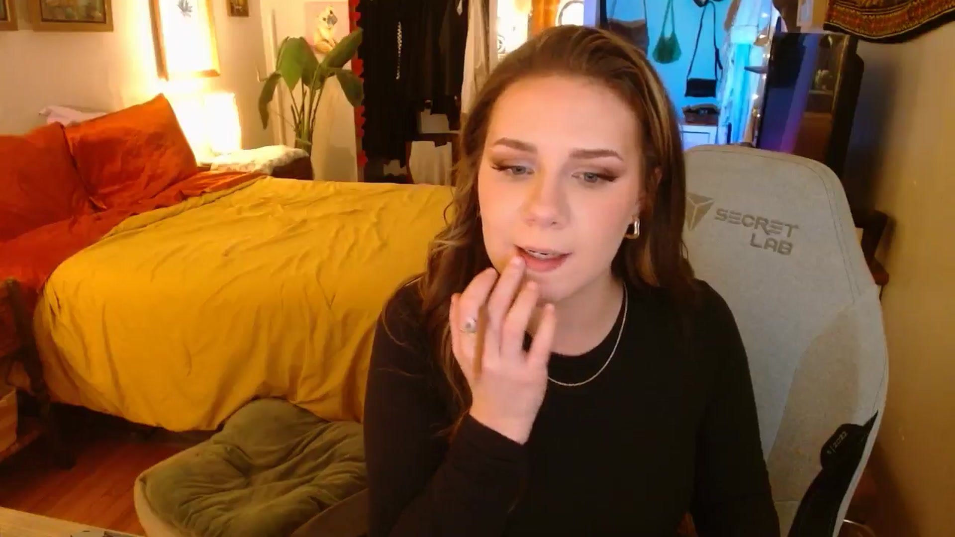 Gallery image thumbnail from Sweetestlilly's myfreecams stream on, 11/28/2024, 02:59 image 12 of 20