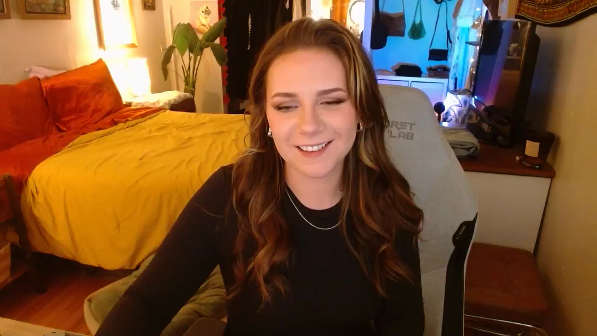 Gallery image thumbnail from Sweetestlilly's myfreecams stream on, 11/28/2024, 02:59 image 8 of 20