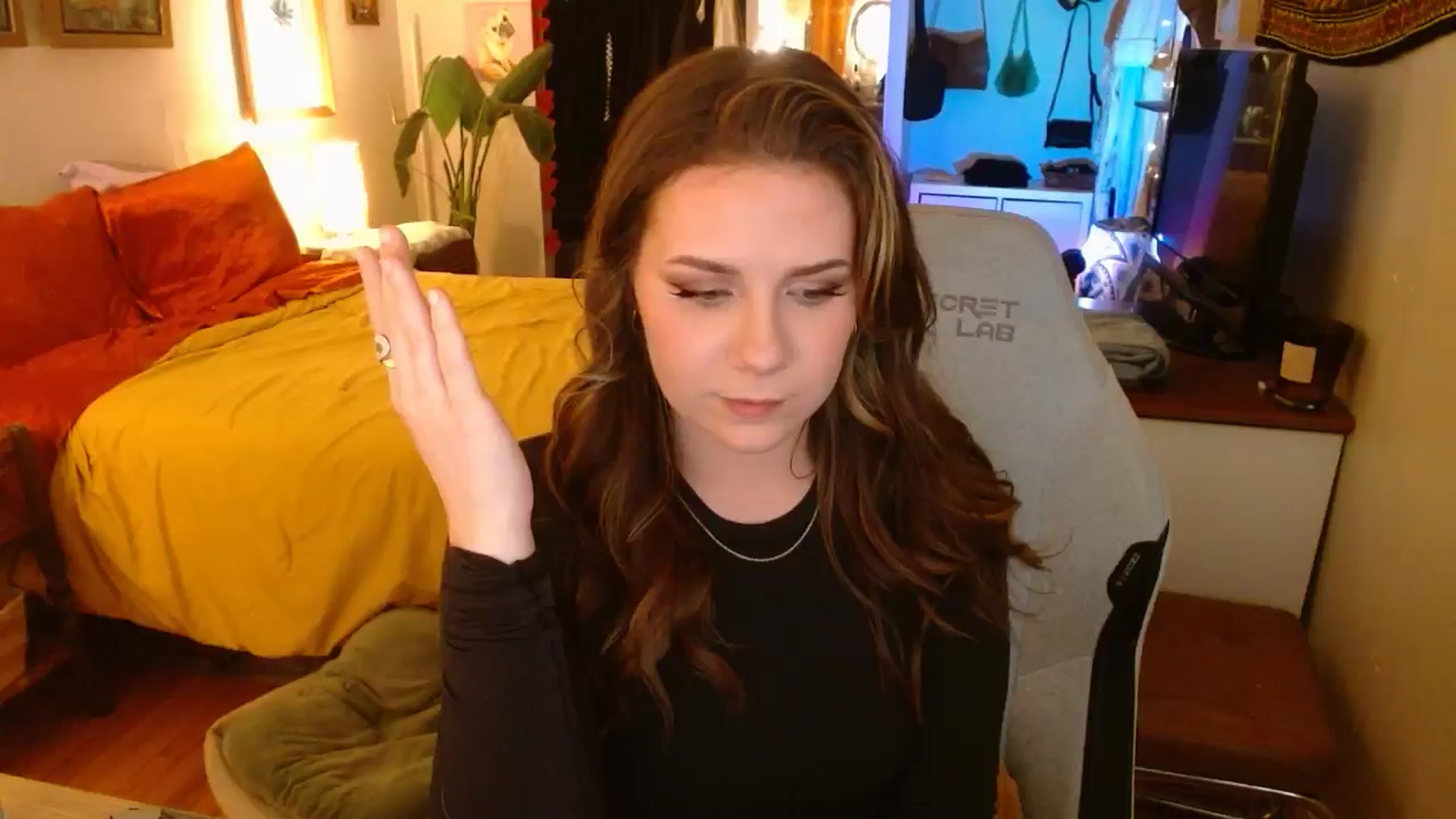 Gallery image thumbnail from Sweetestlilly's myfreecams stream on, 11/28/2024, 02:59 image 10 of 20