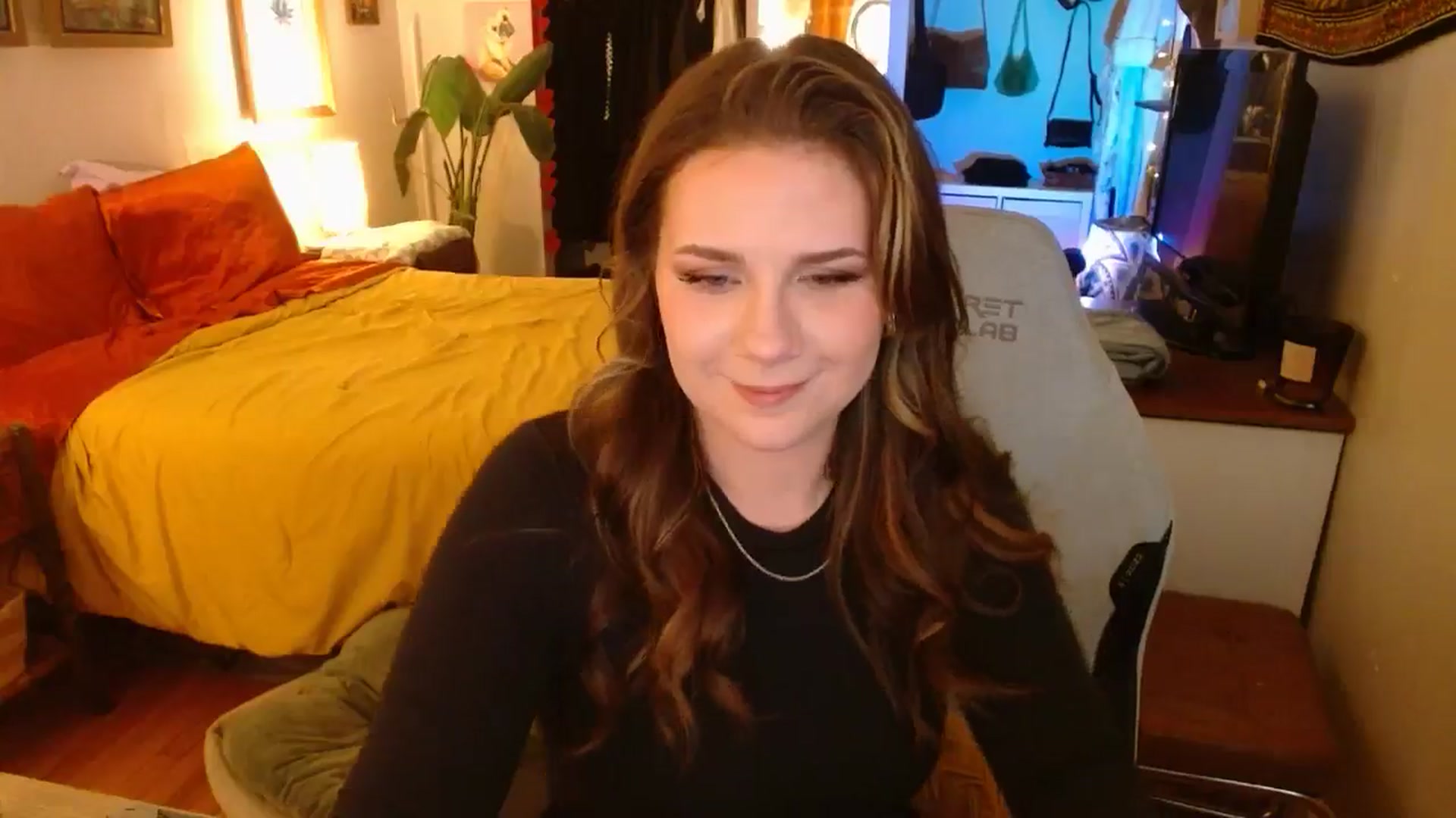 Gallery image thumbnail from Sweetestlilly's myfreecams stream on, 11/28/2024, 02:59 image 9 of 20