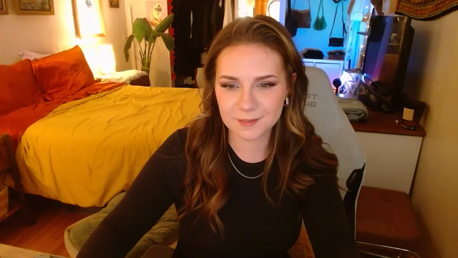 Gallery image thumbnail from Sweetestlilly's myfreecams stream on, 11/28/2024, 02:59 image 6 of 20