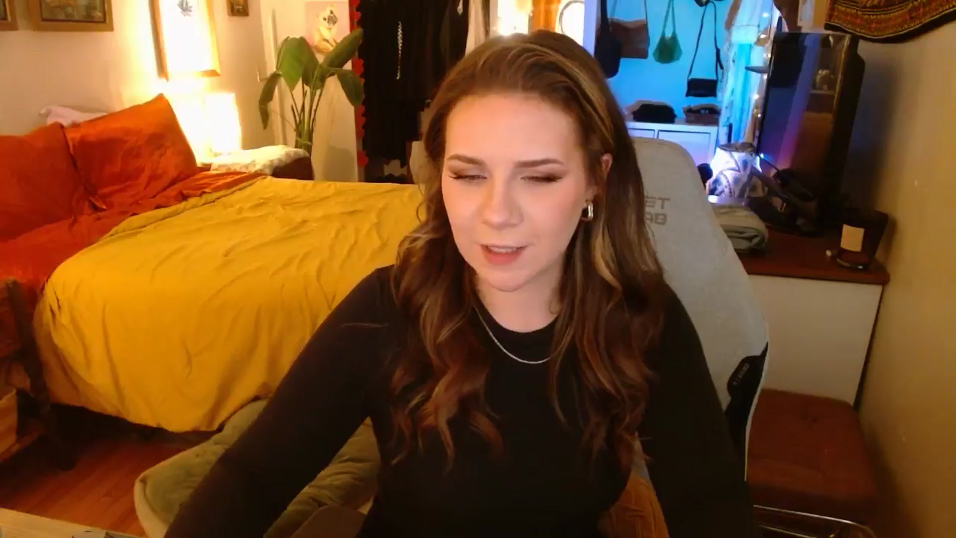 Gallery image thumbnail from Sweetestlilly's myfreecams stream on, 11/28/2024, 02:59 image 11 of 20