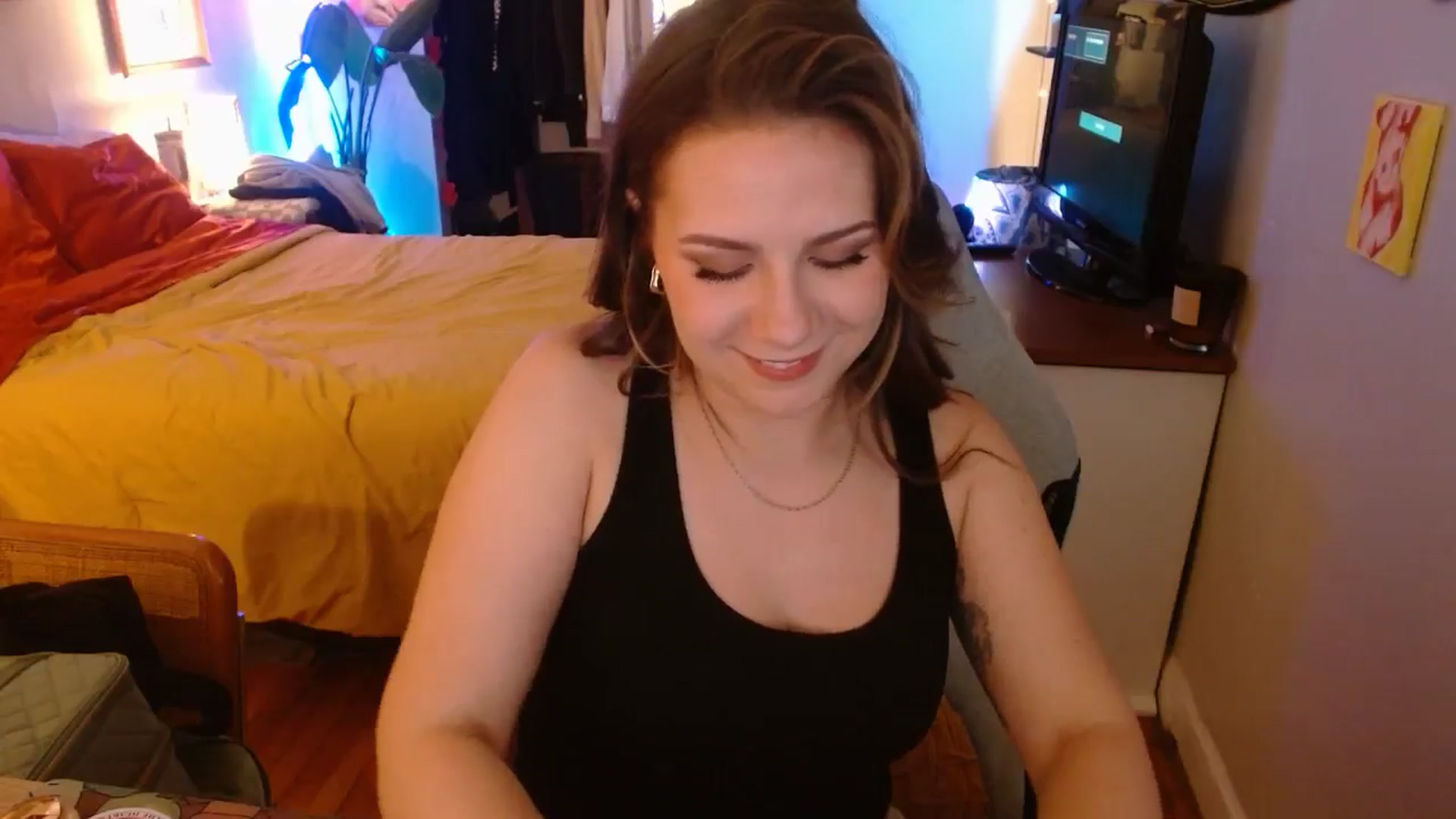 Gallery image thumbnail from Sweetestlilly's myfreecams stream on, 11/30/2024, 03:58 image 9 of 20