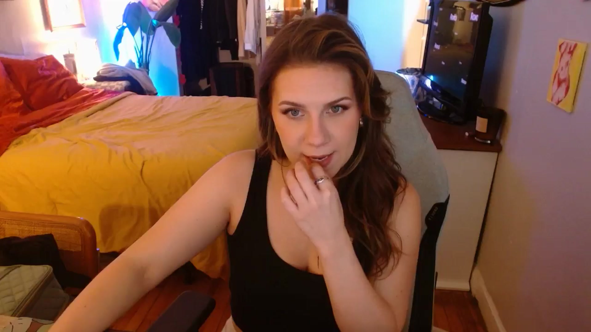 Gallery image thumbnail from Sweetestlilly's myfreecams stream on, 11/30/2024, 03:58 image 3 of 20