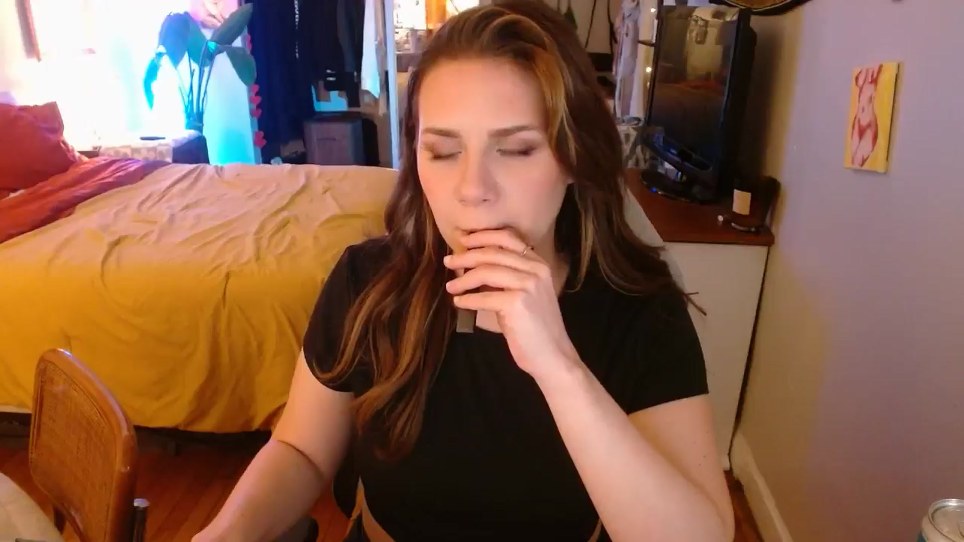 Gallery image thumbnail from Sweetestlilly's myfreecams stream on, 12/04/2024, 04:23 image 7 of 20