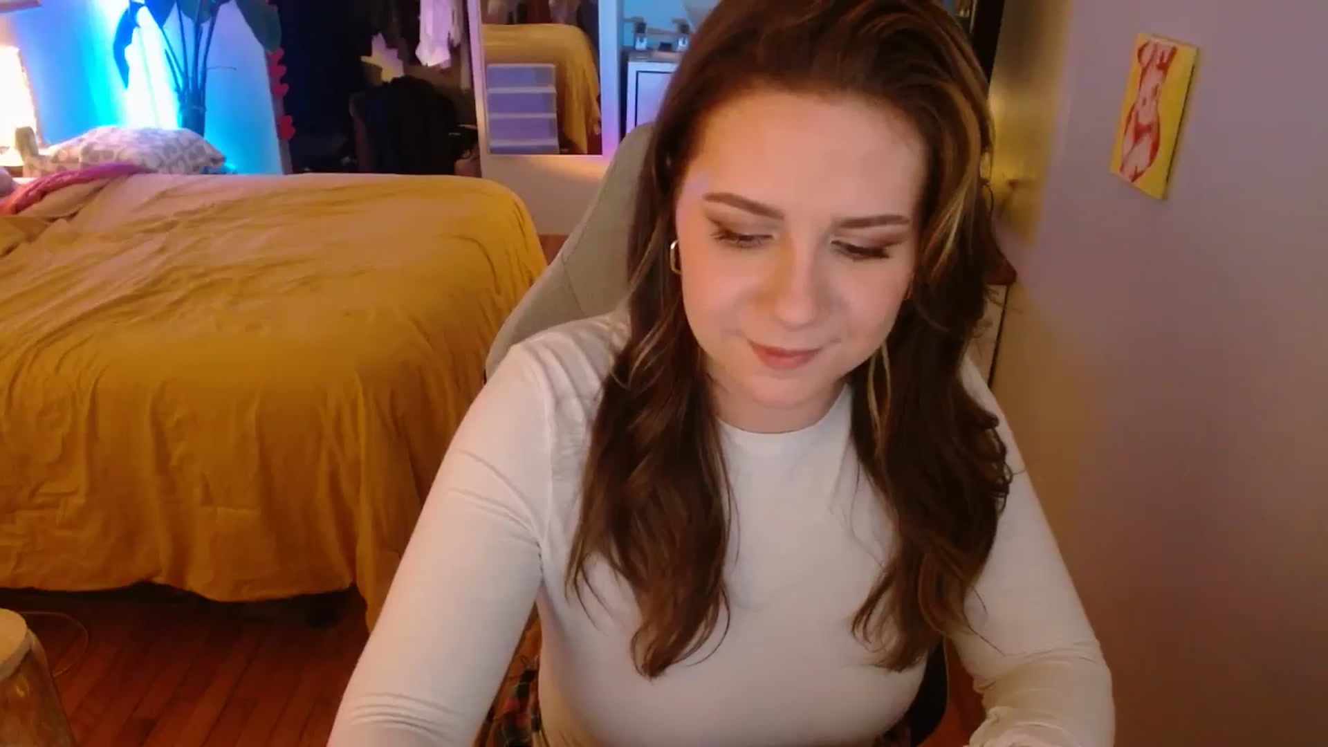 Gallery image thumbnail from Sweetestlilly's myfreecams stream on, 12/15/2024, 04:59 image 13 of 20